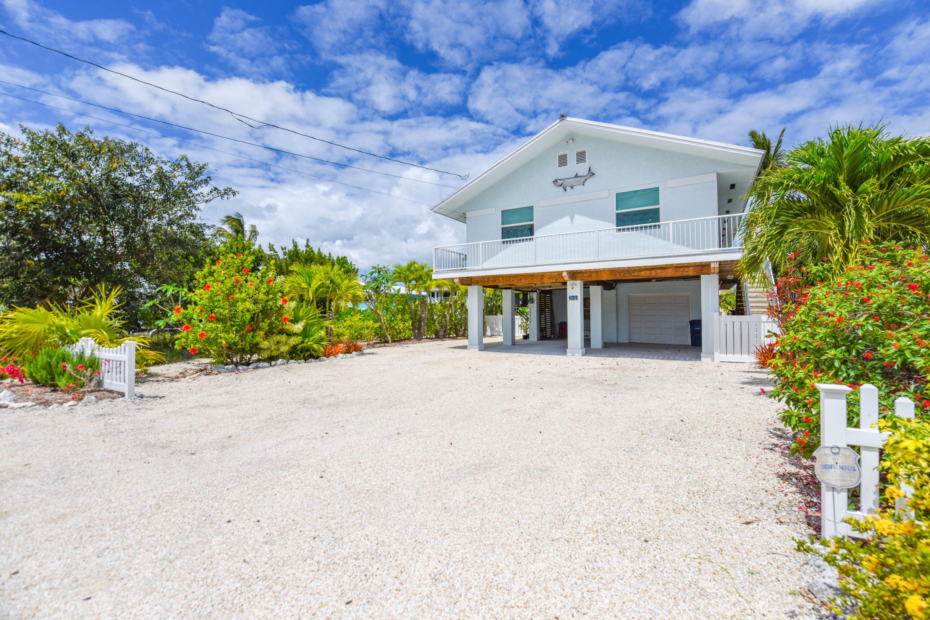 637 E Caribbean Drive Property Photo 4