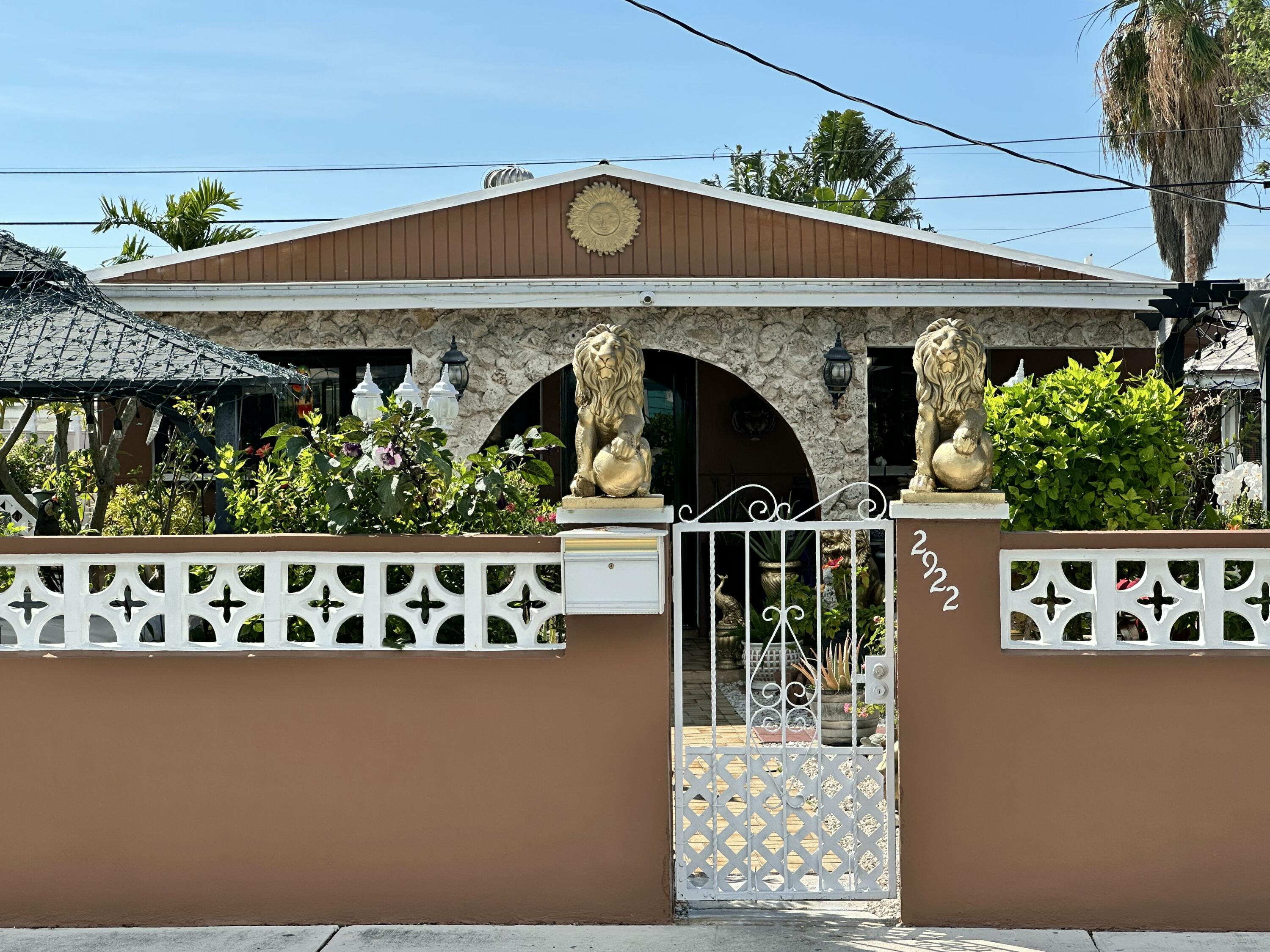 2922 Flagler Avenue Property Photo 2