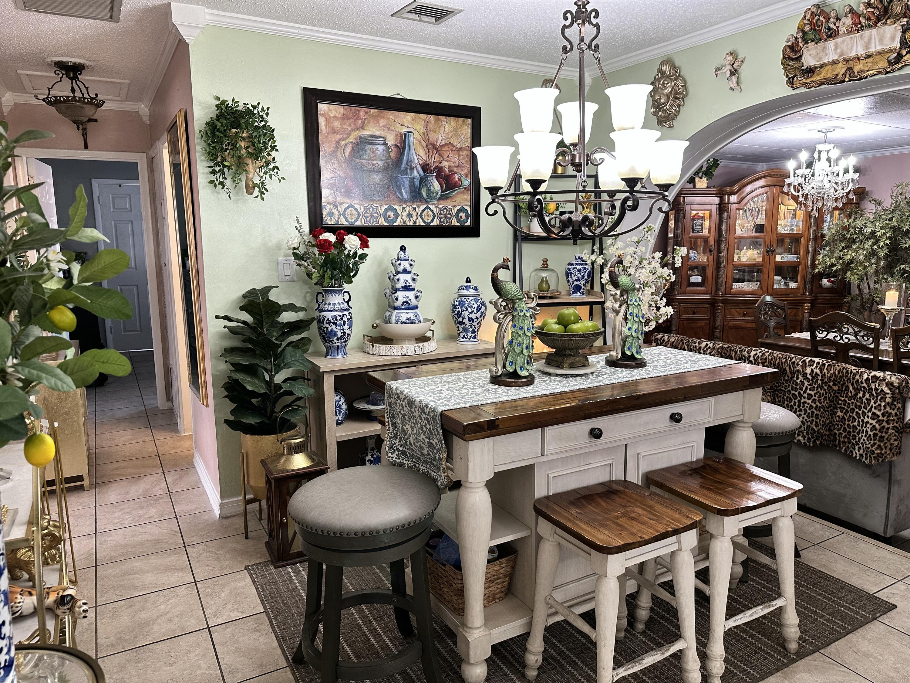 2922 Flagler Avenue Property Photo 4