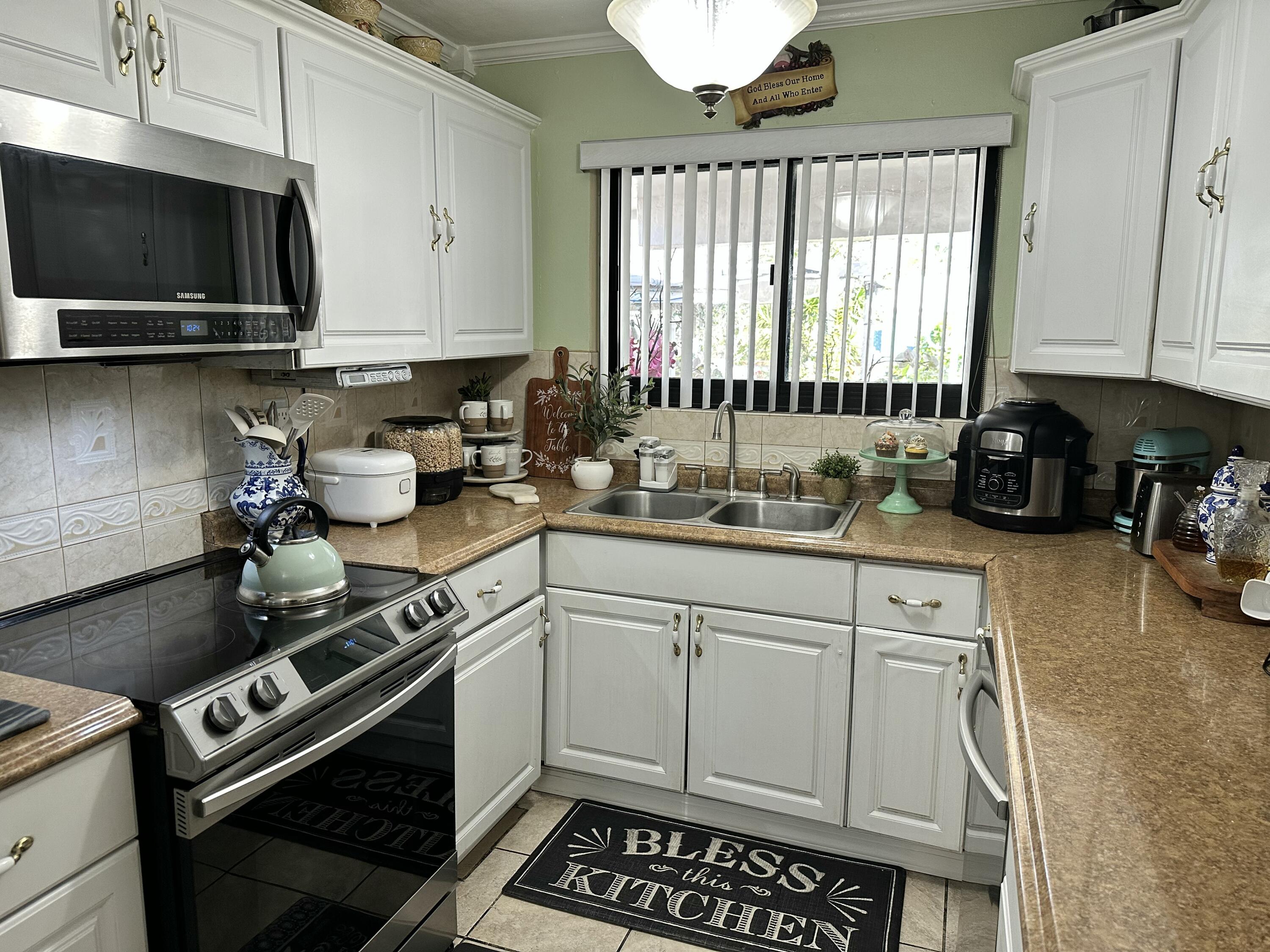 2922 Flagler Avenue Property Photo 7