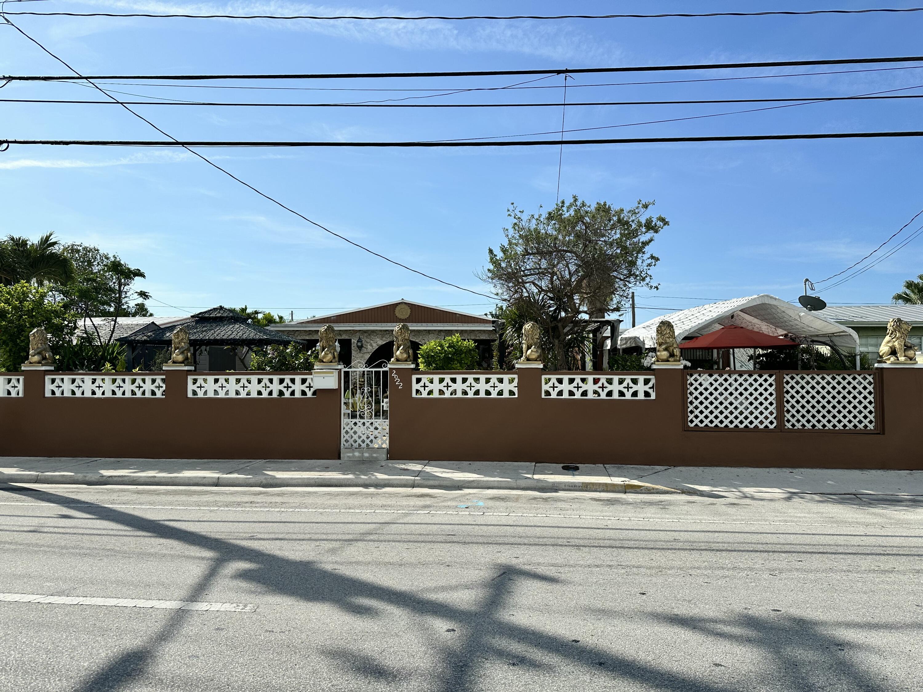 2922 Flagler Avenue Property Photo 11
