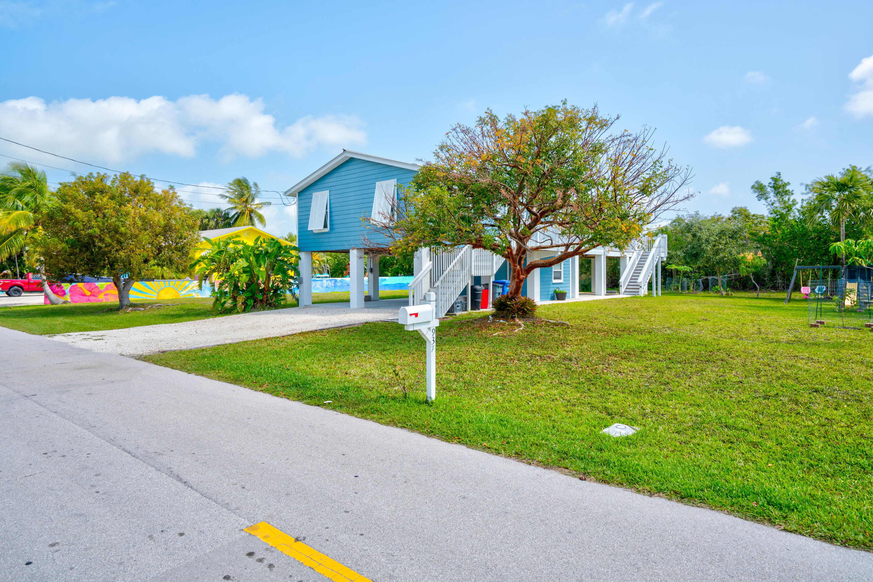 937 Loggerhead Lane Property Photo 2