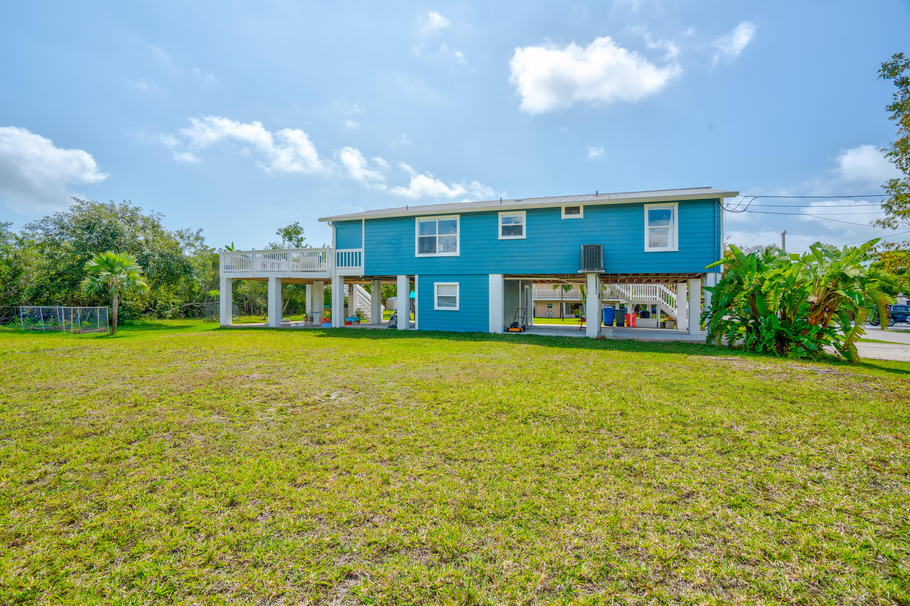 937 Loggerhead Lane Property Photo 29