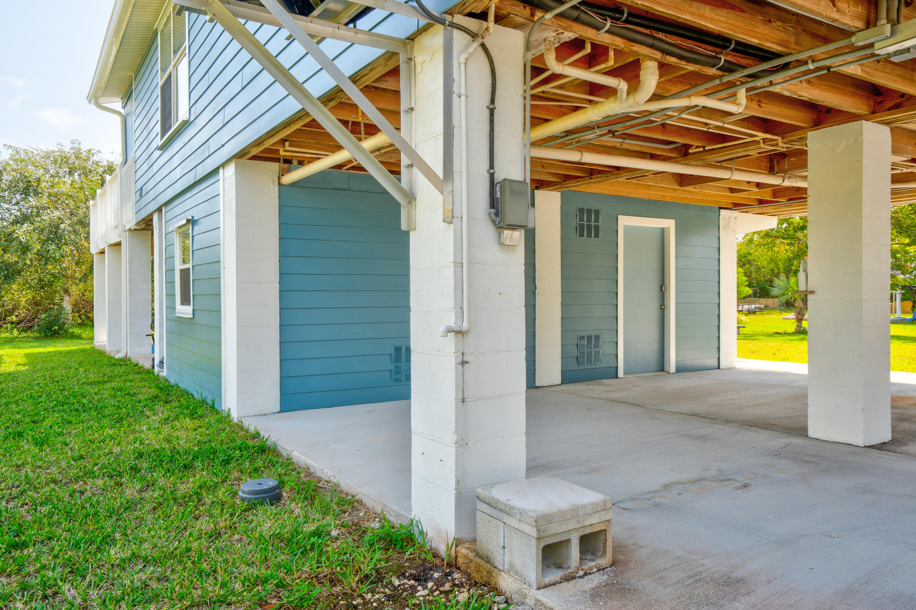 937 Loggerhead Lane Property Photo 33