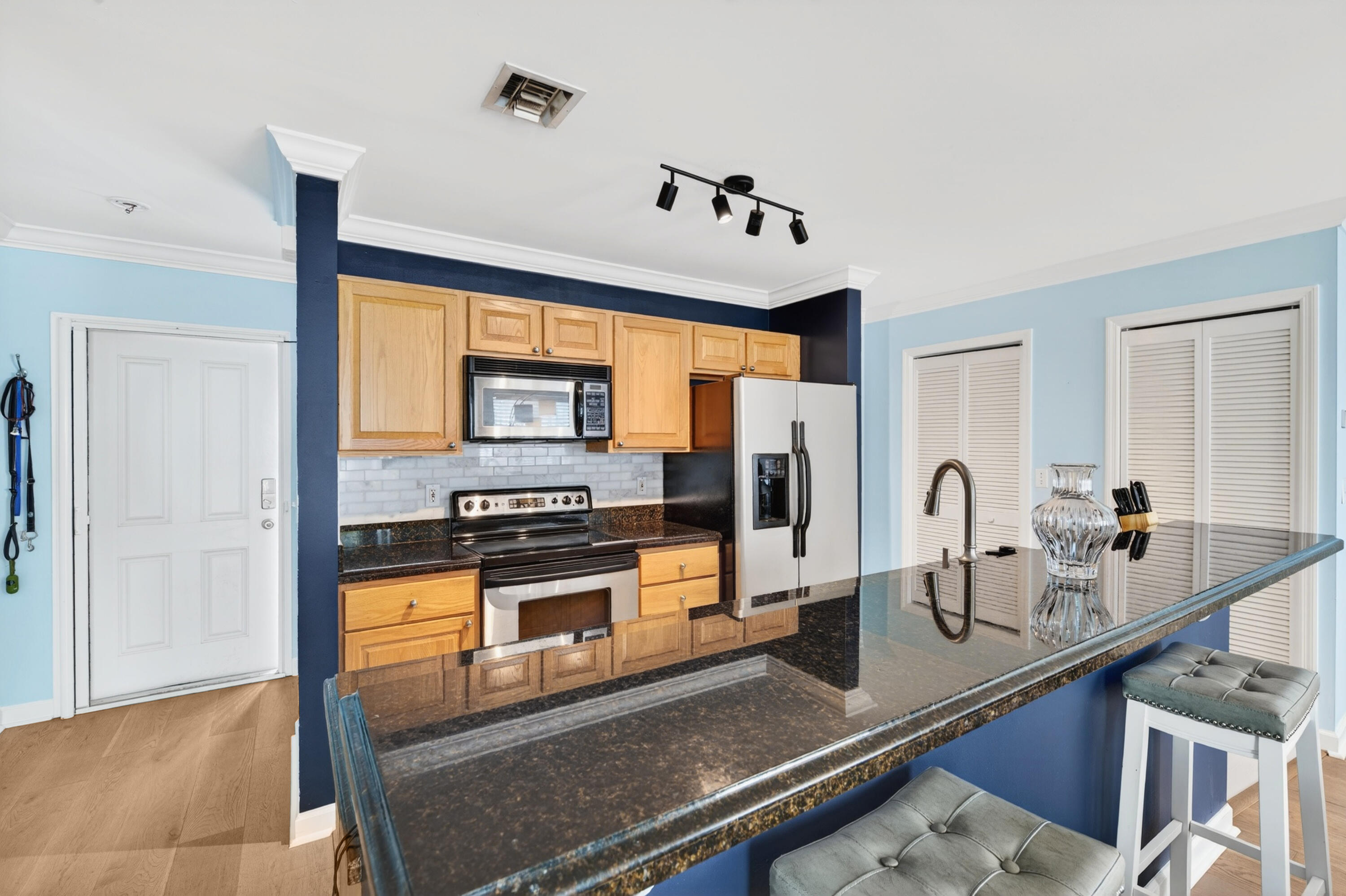 3029 N Roosevelt Boulevard Apt 11 Property Photo 4
