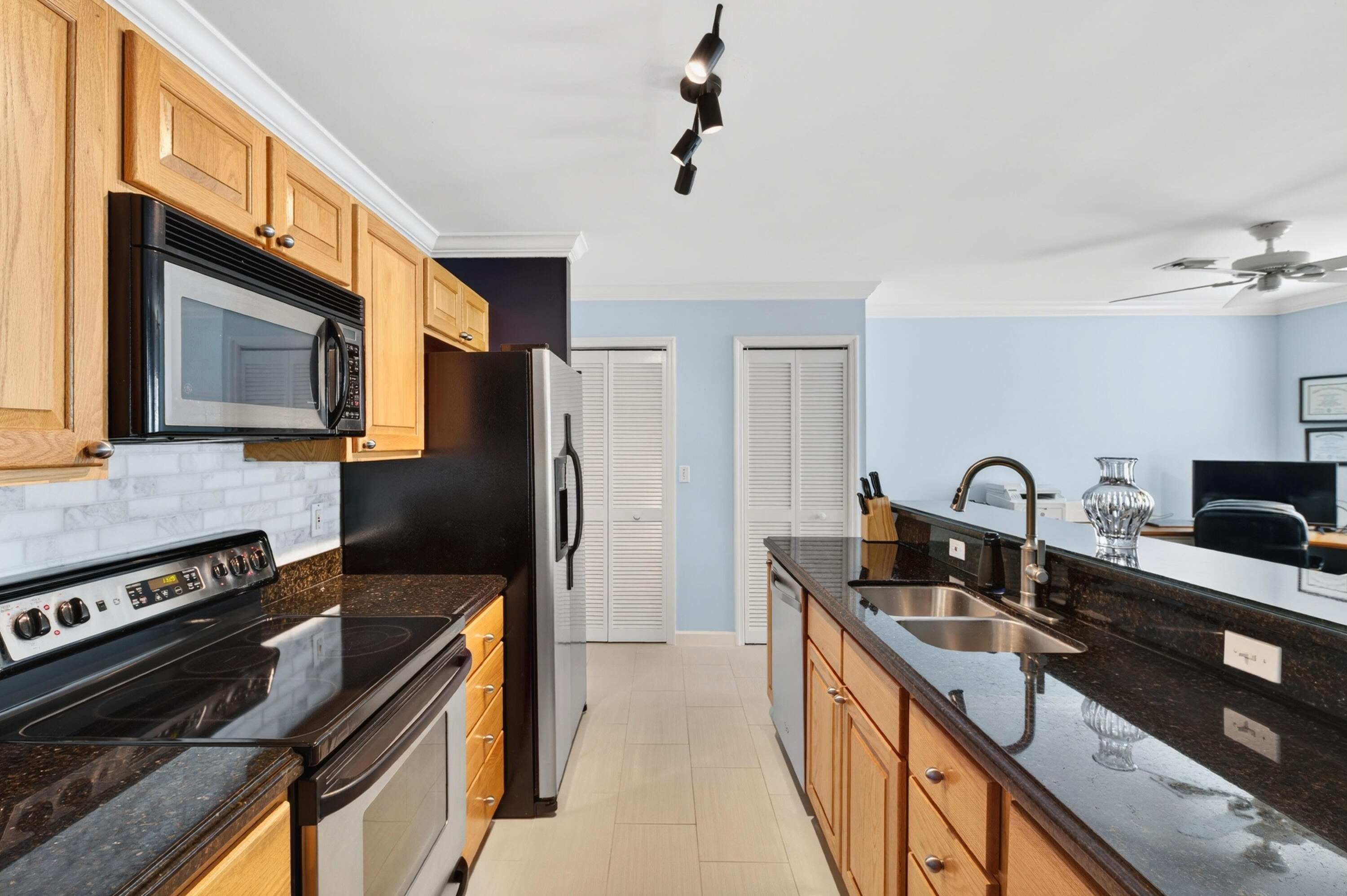 3029 N Roosevelt Boulevard Apt 11 Property Photo 7