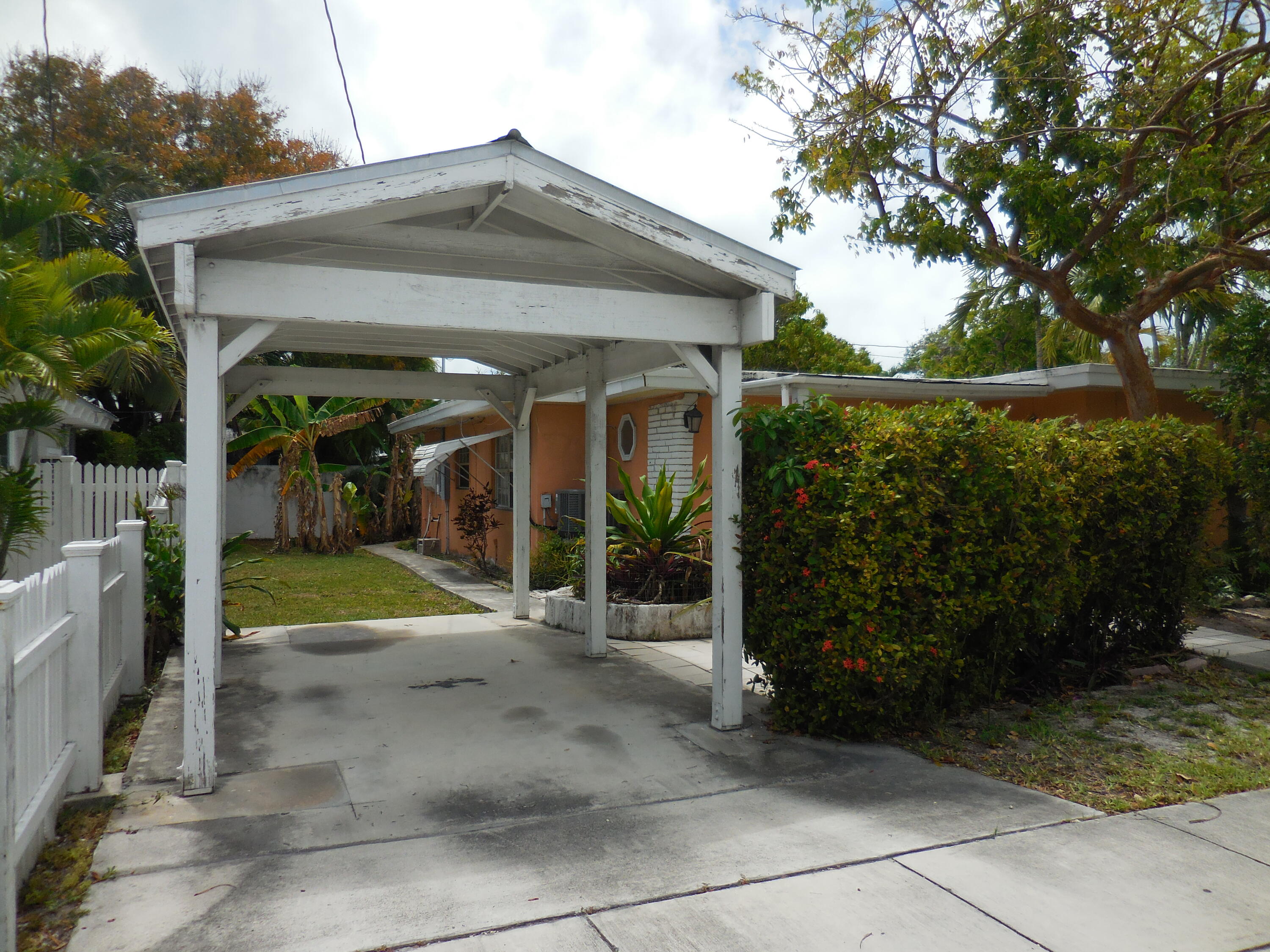 1618 Flagler Avenue Property Photo 2