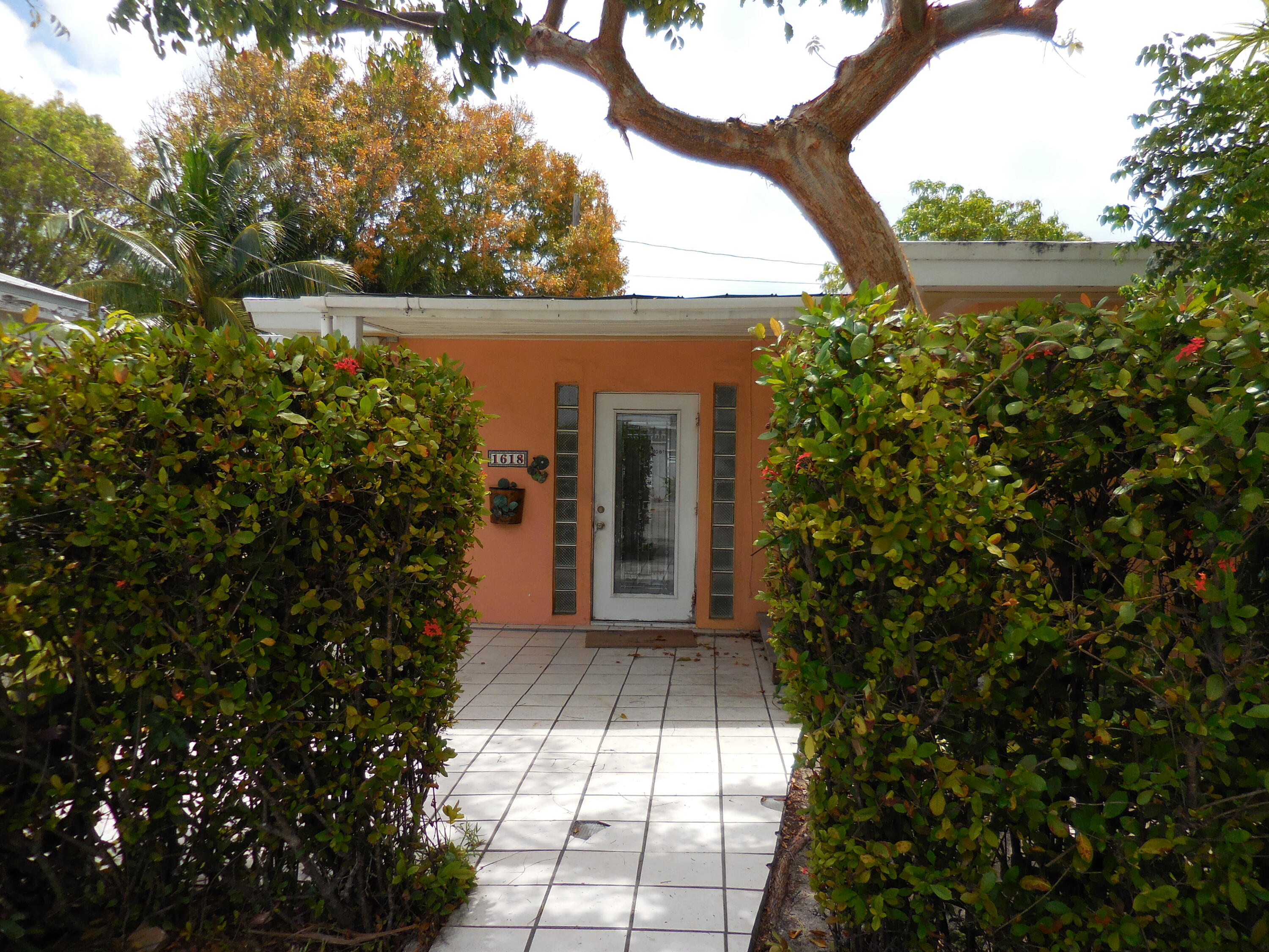 1618 Flagler Avenue Property Photo 4