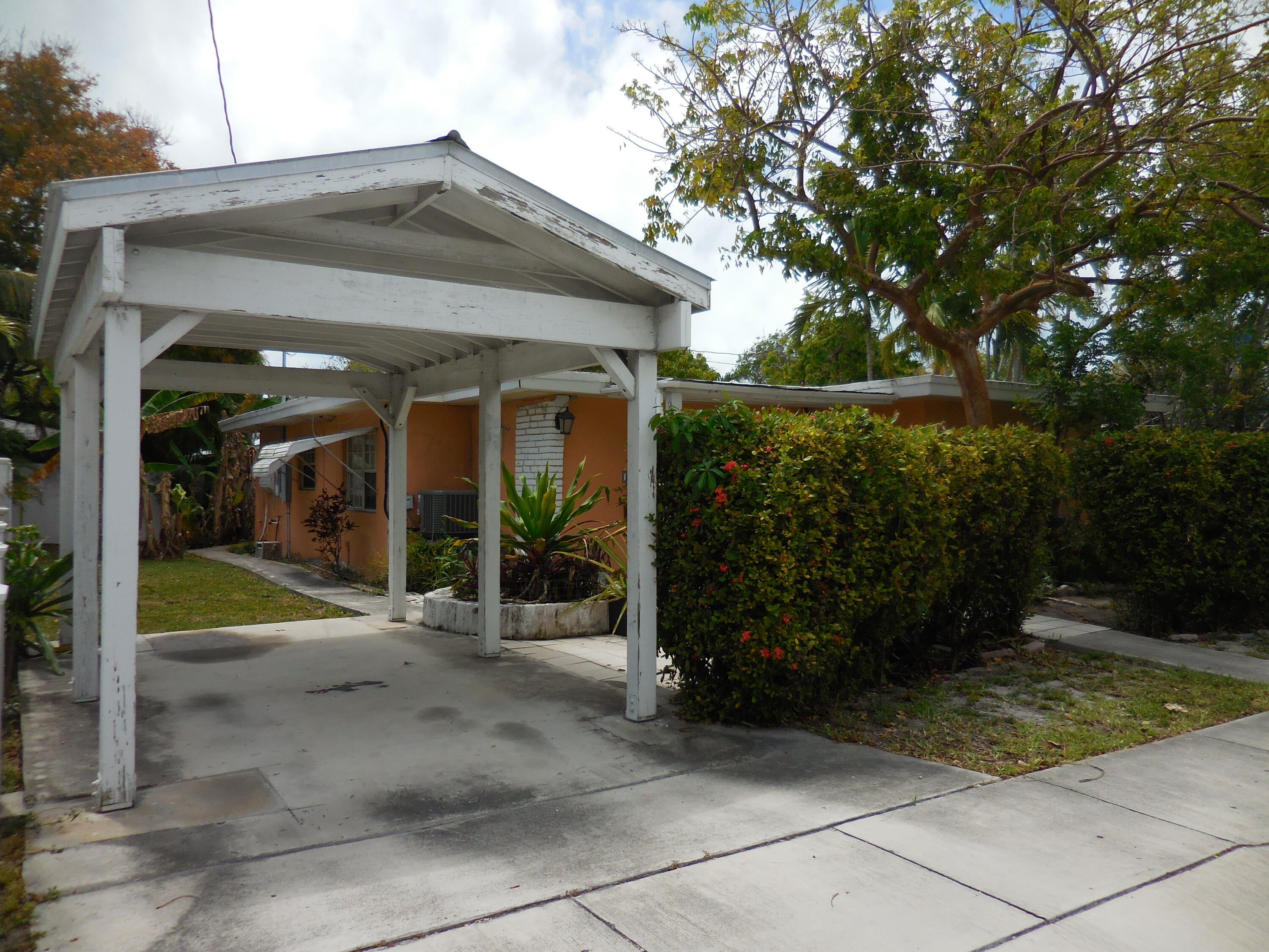 1618 Flagler Avenue Property Photo 5