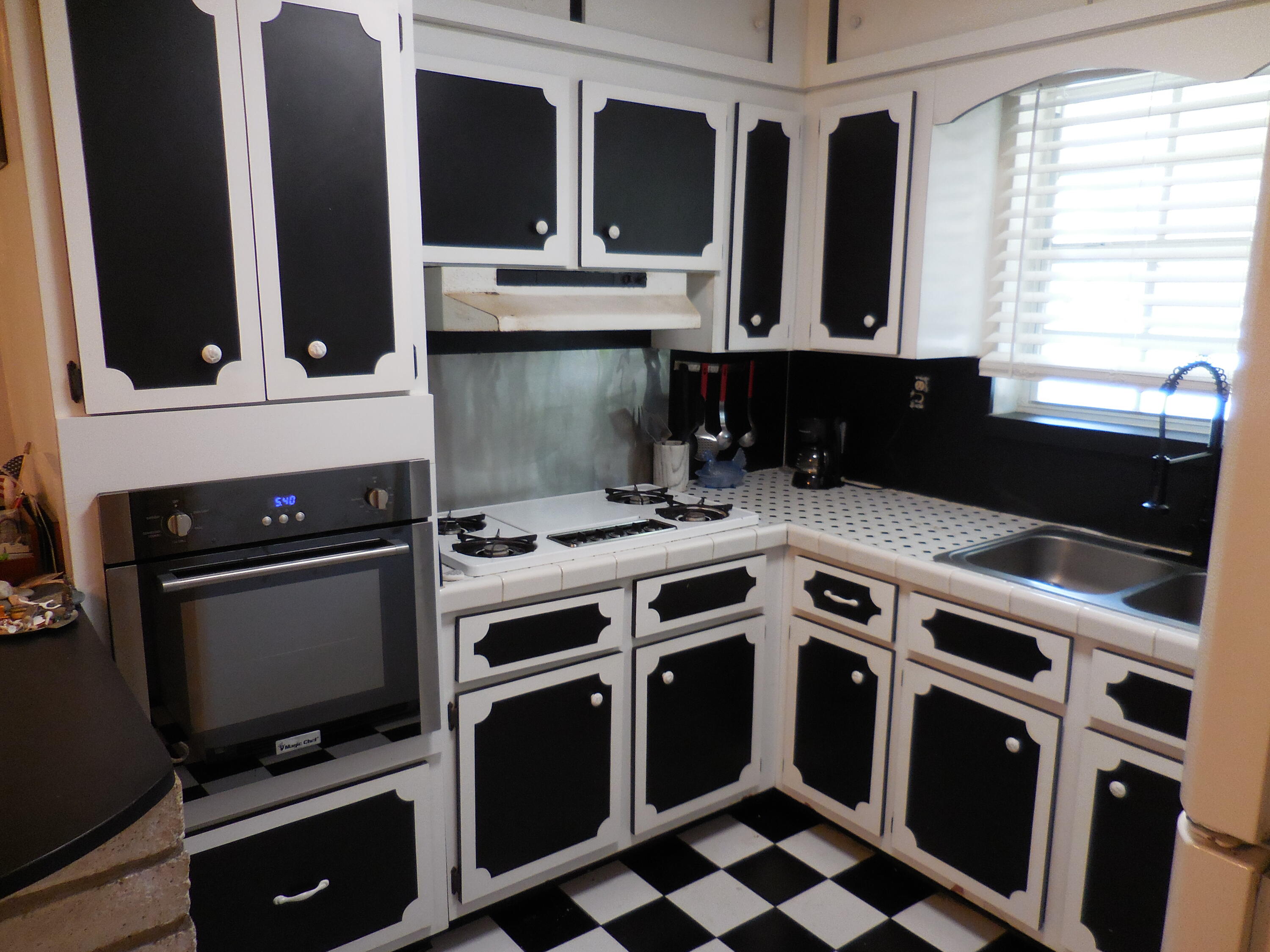 1618 Flagler Avenue Property Photo 12