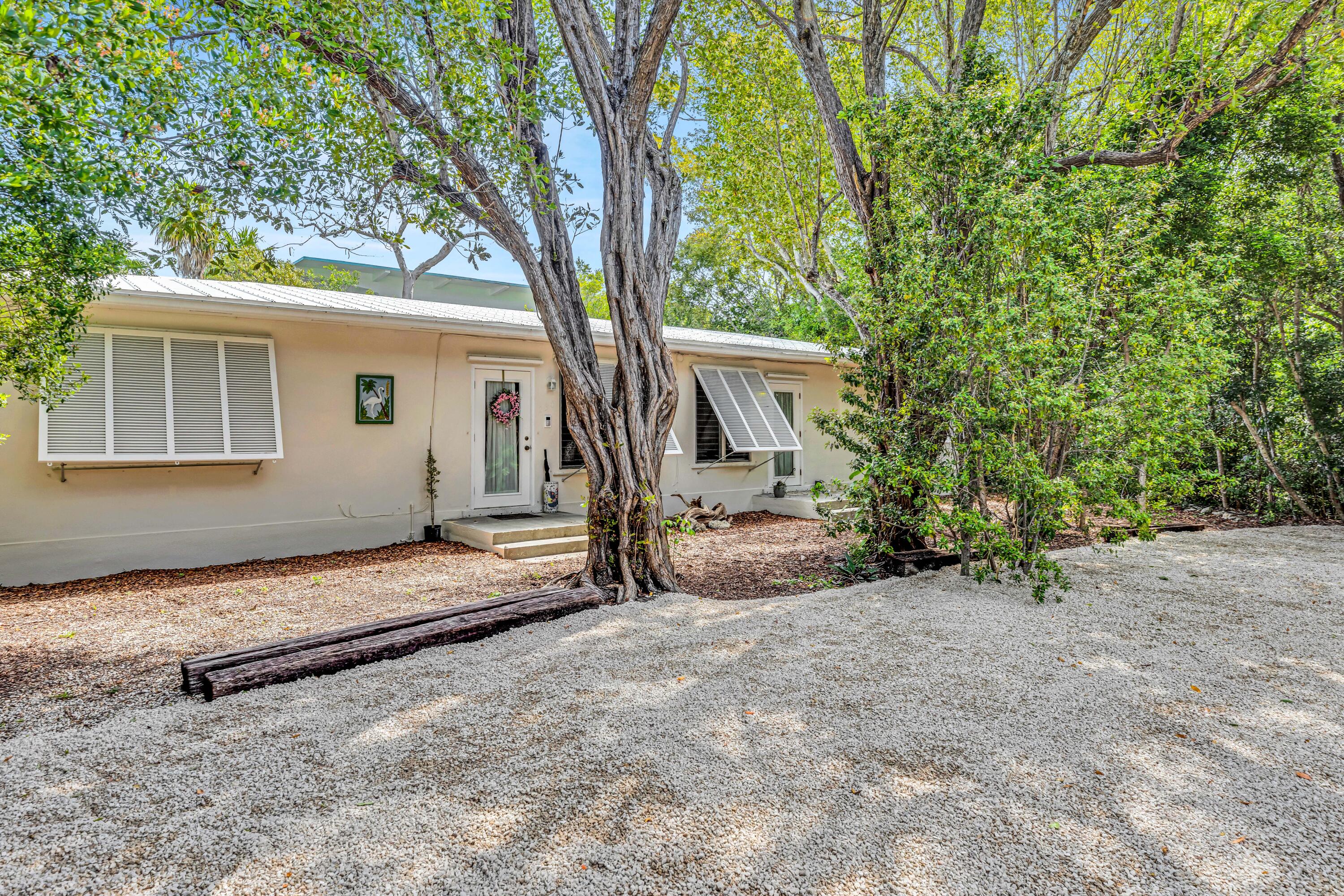 230 Apache Street Property Photo 7