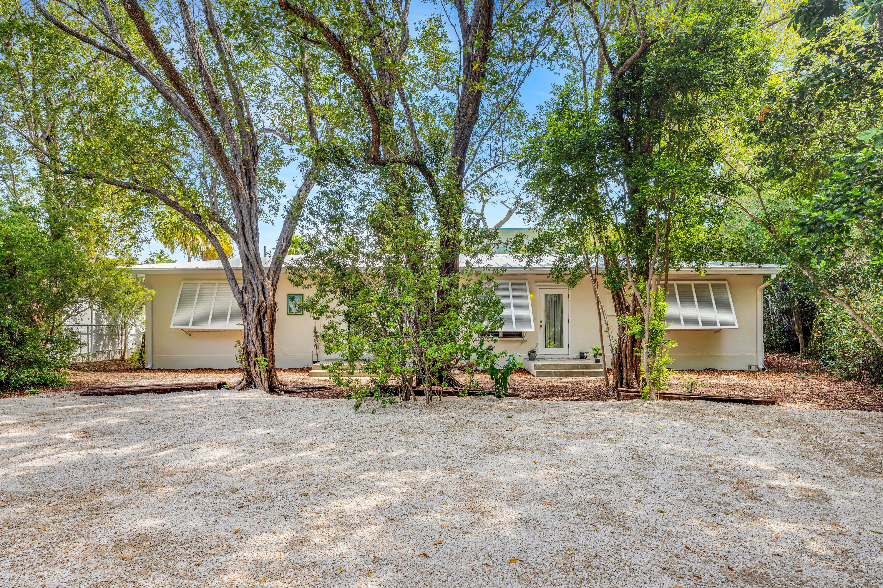 230 Apache Street Property Photo 13