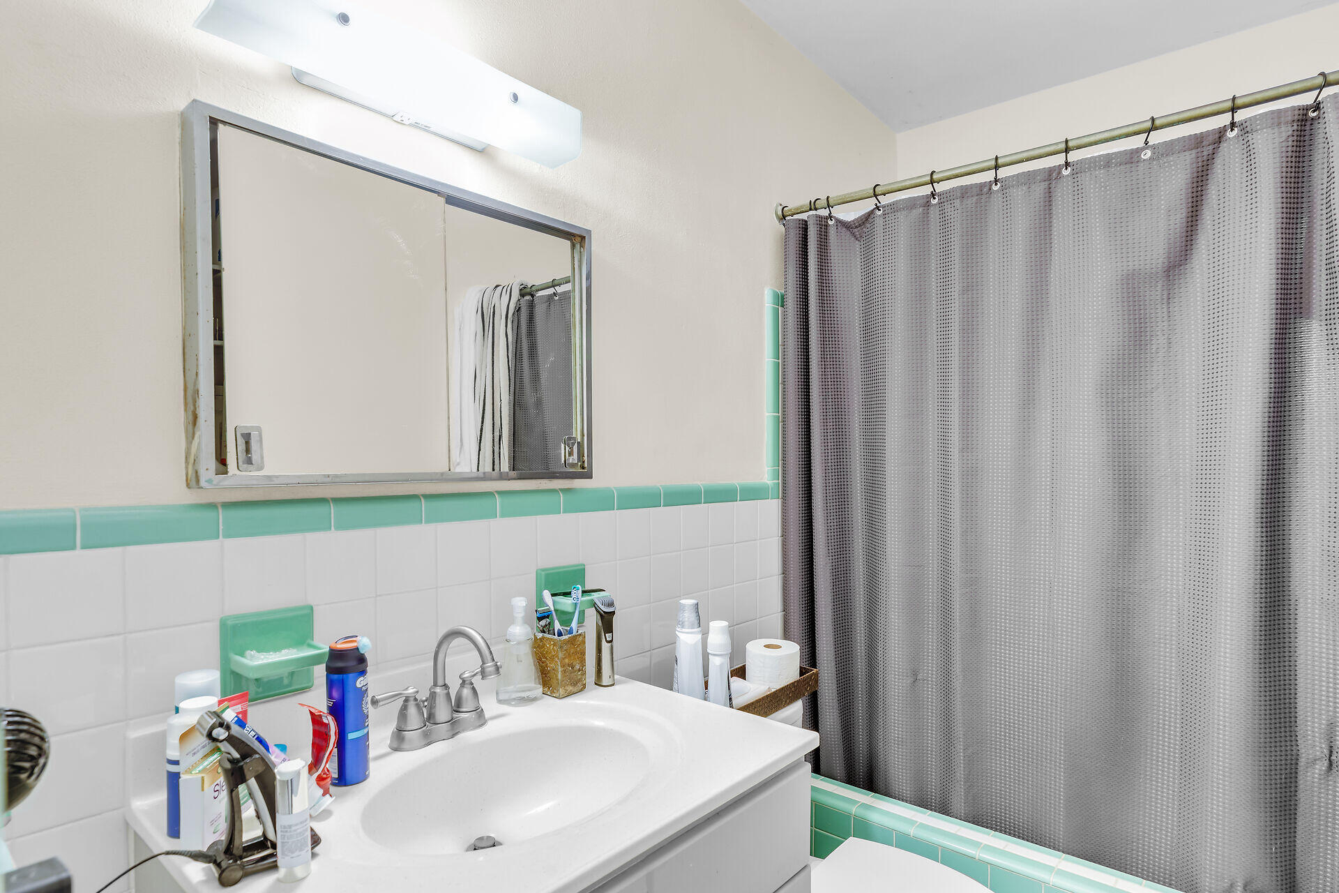 230 Apache Street Property Photo 24