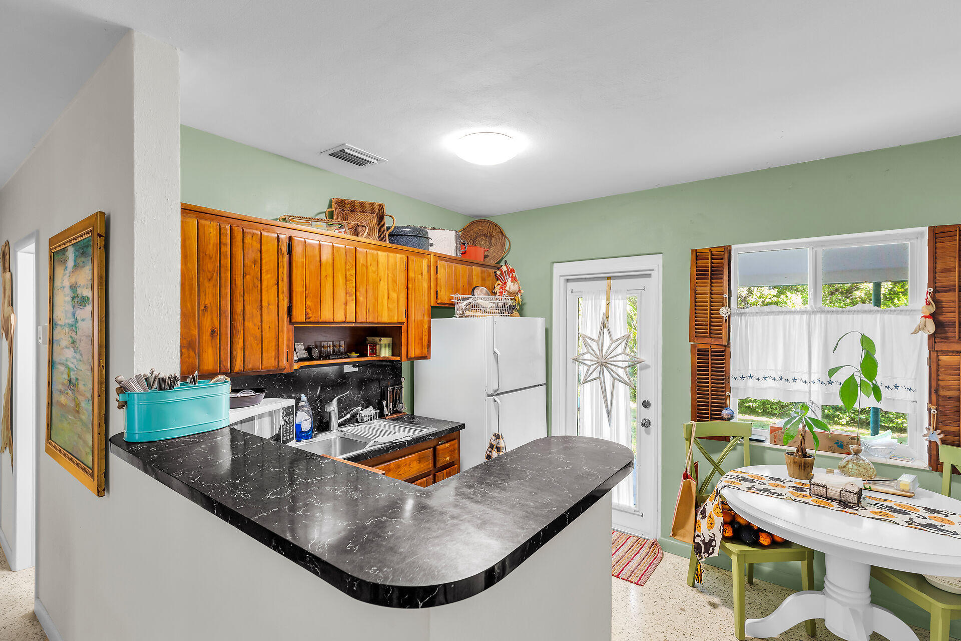 230 Apache Street Property Photo 38