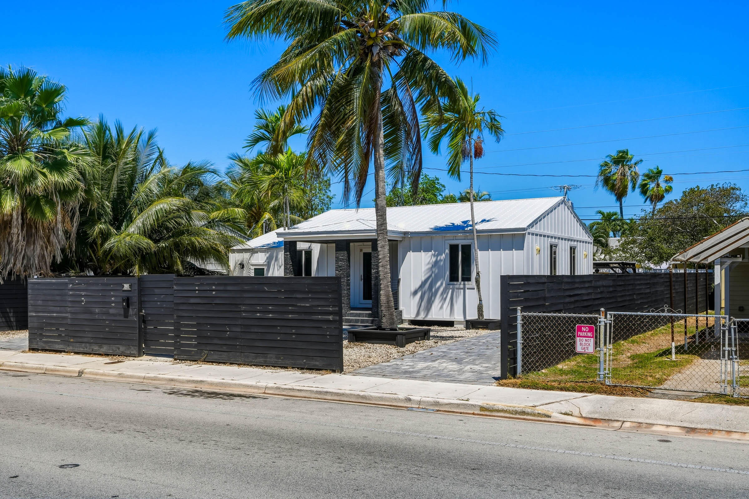 2805 Flagler Avenue Property Photo 4