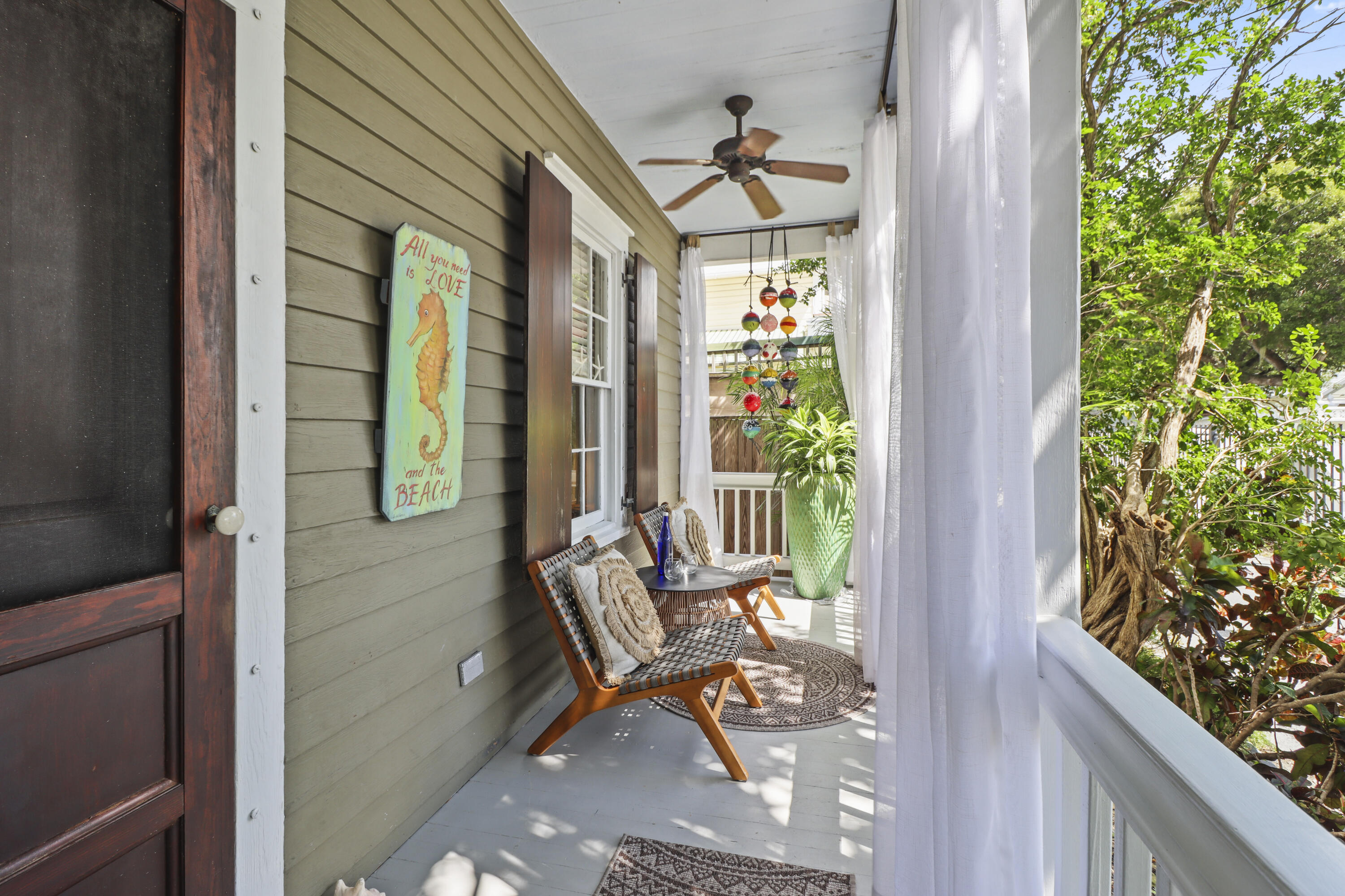 1017 Angela Street Property Photo 2