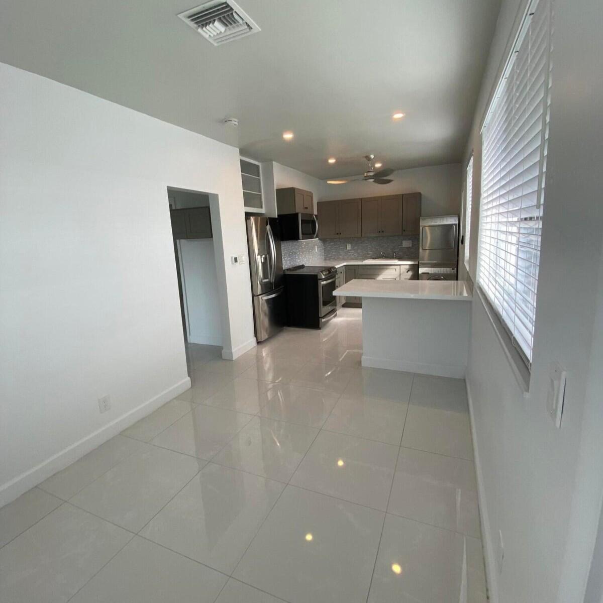 2515 Staples Avenue Unit B Property Photo 3