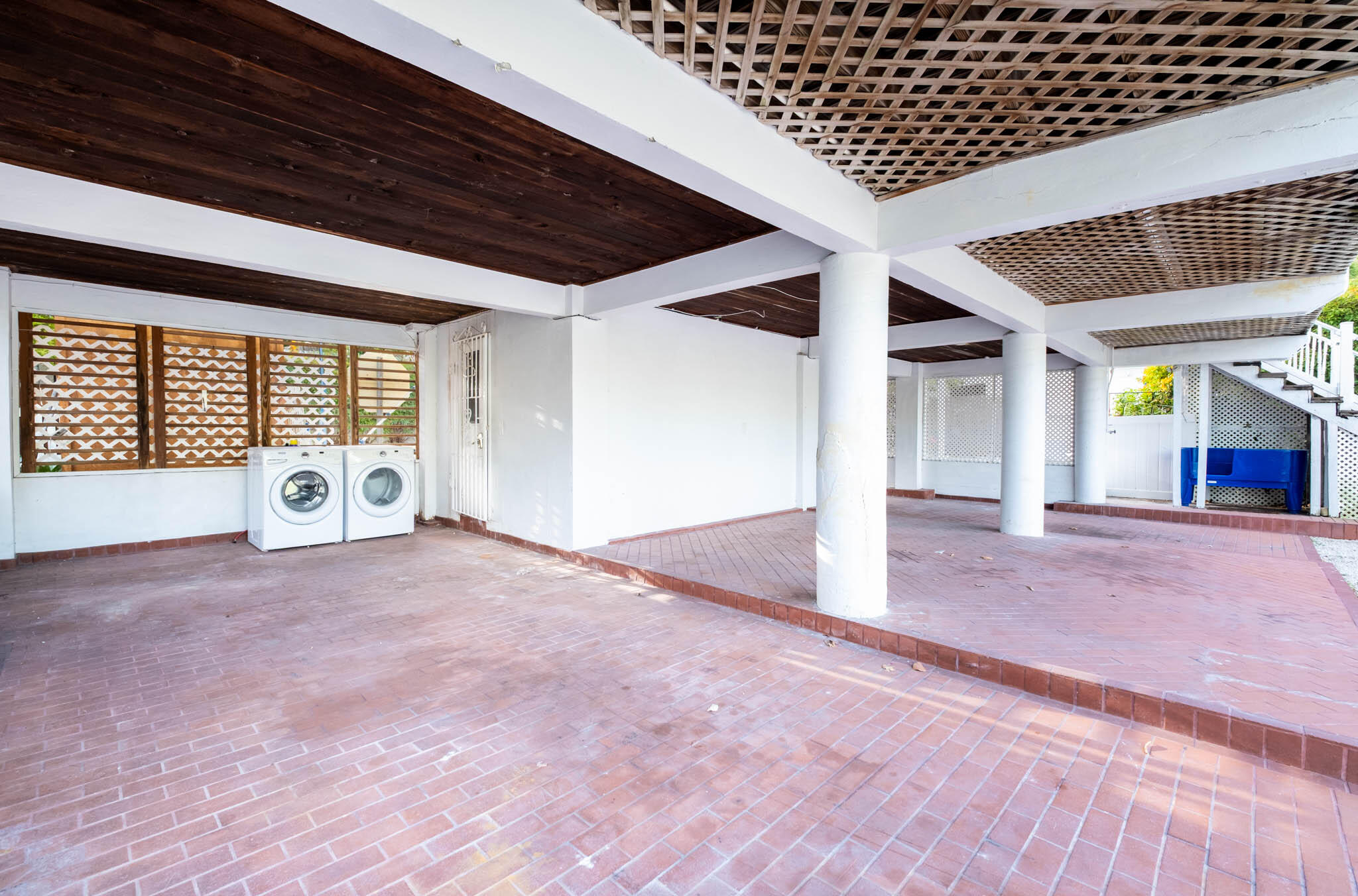 148 Pointview Road Property Photo 4