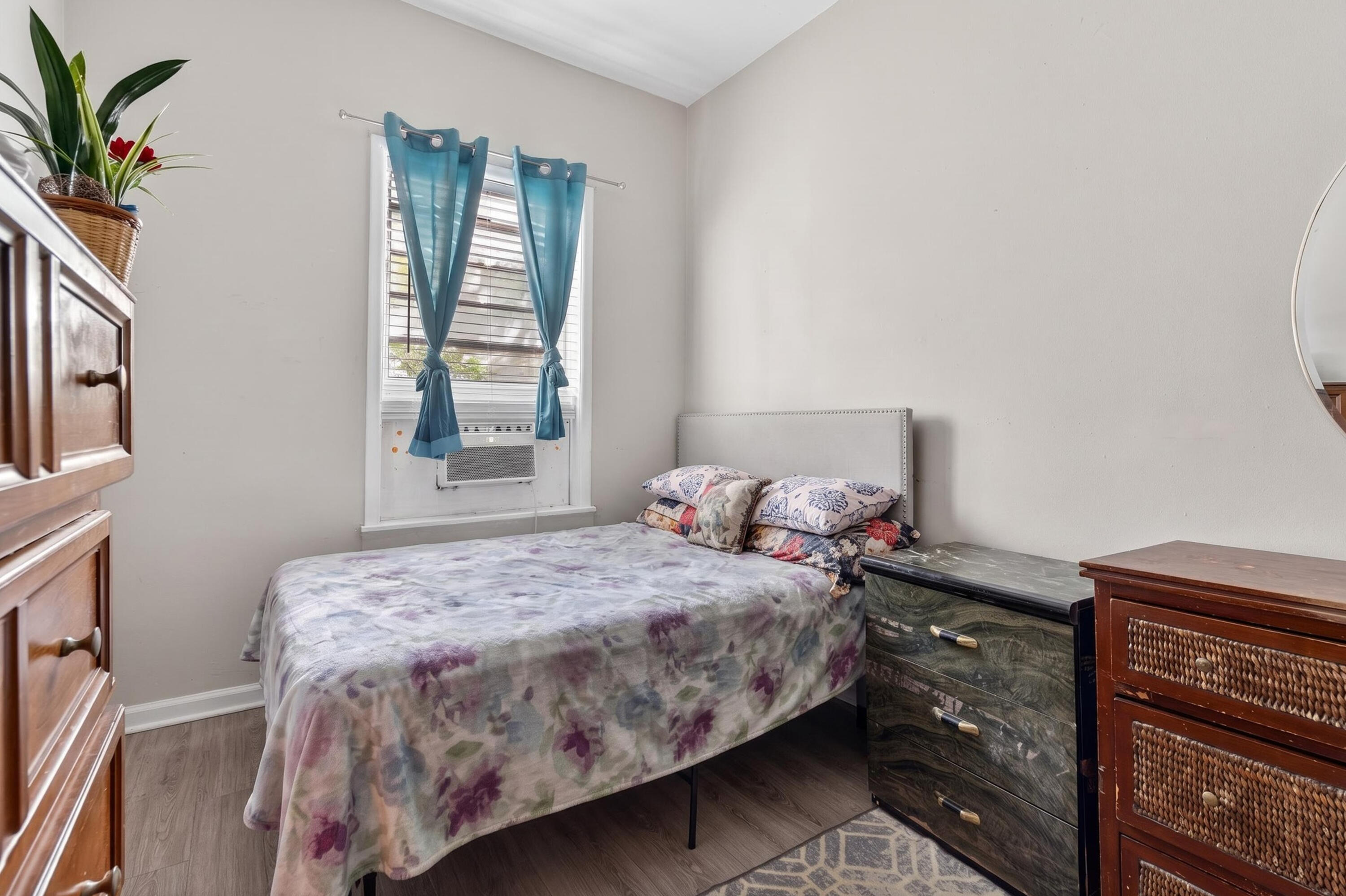 1916 Seidenberg Avenue Property Photo 7