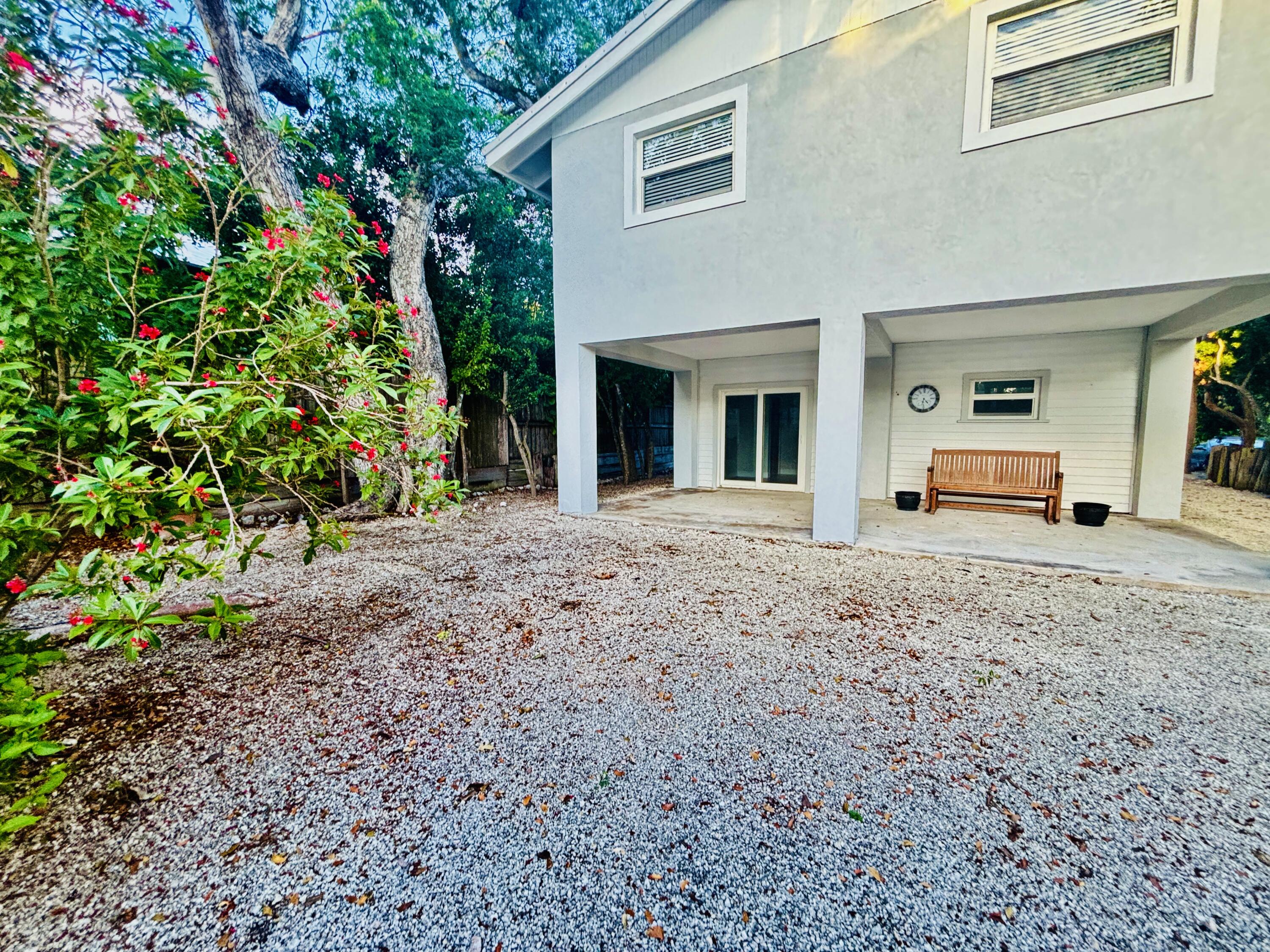 1033 Valencia Road Property Photo 5