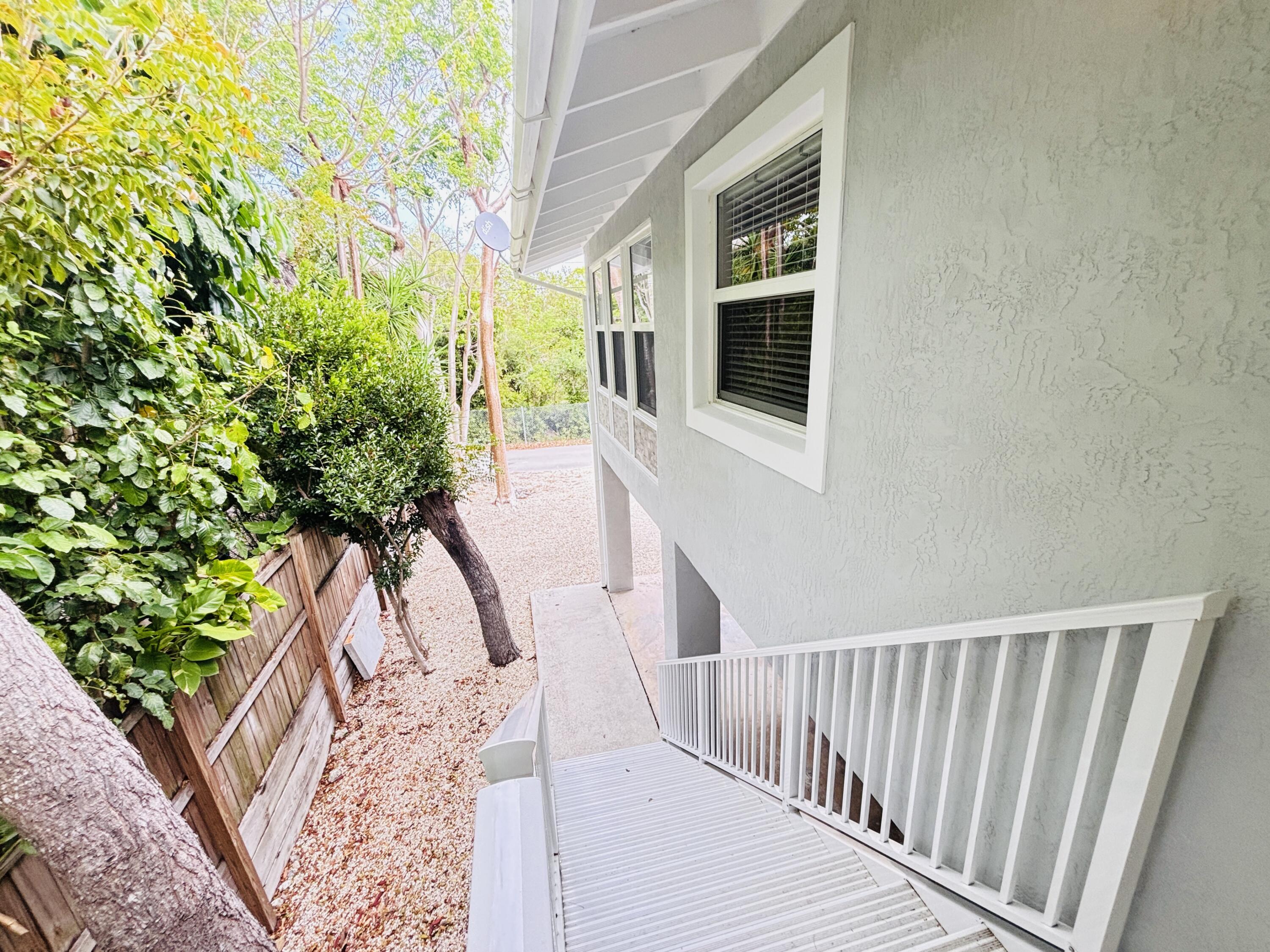 1033 Valencia Road Property Photo 11