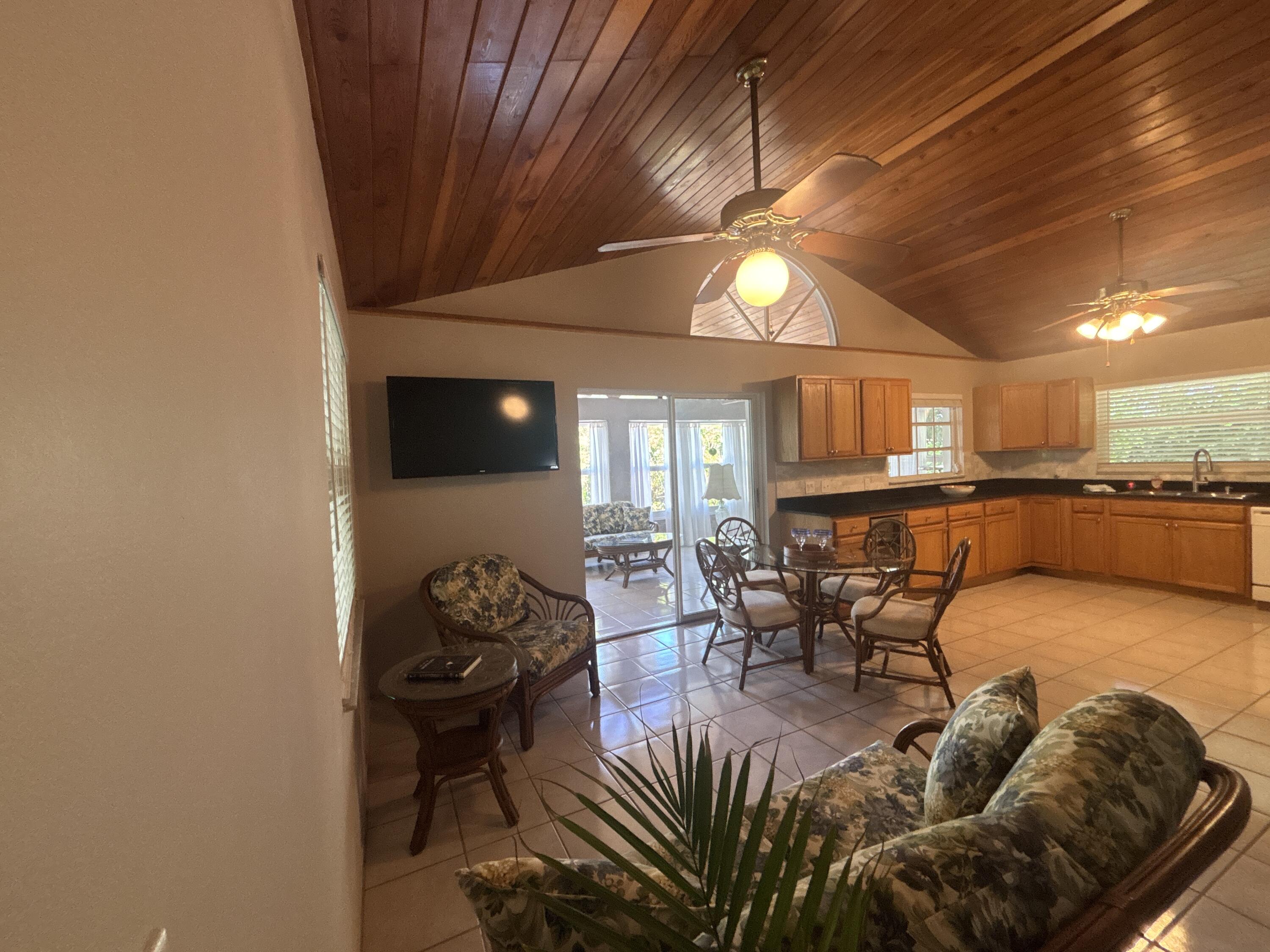 1033 Valencia Road Property Photo 16