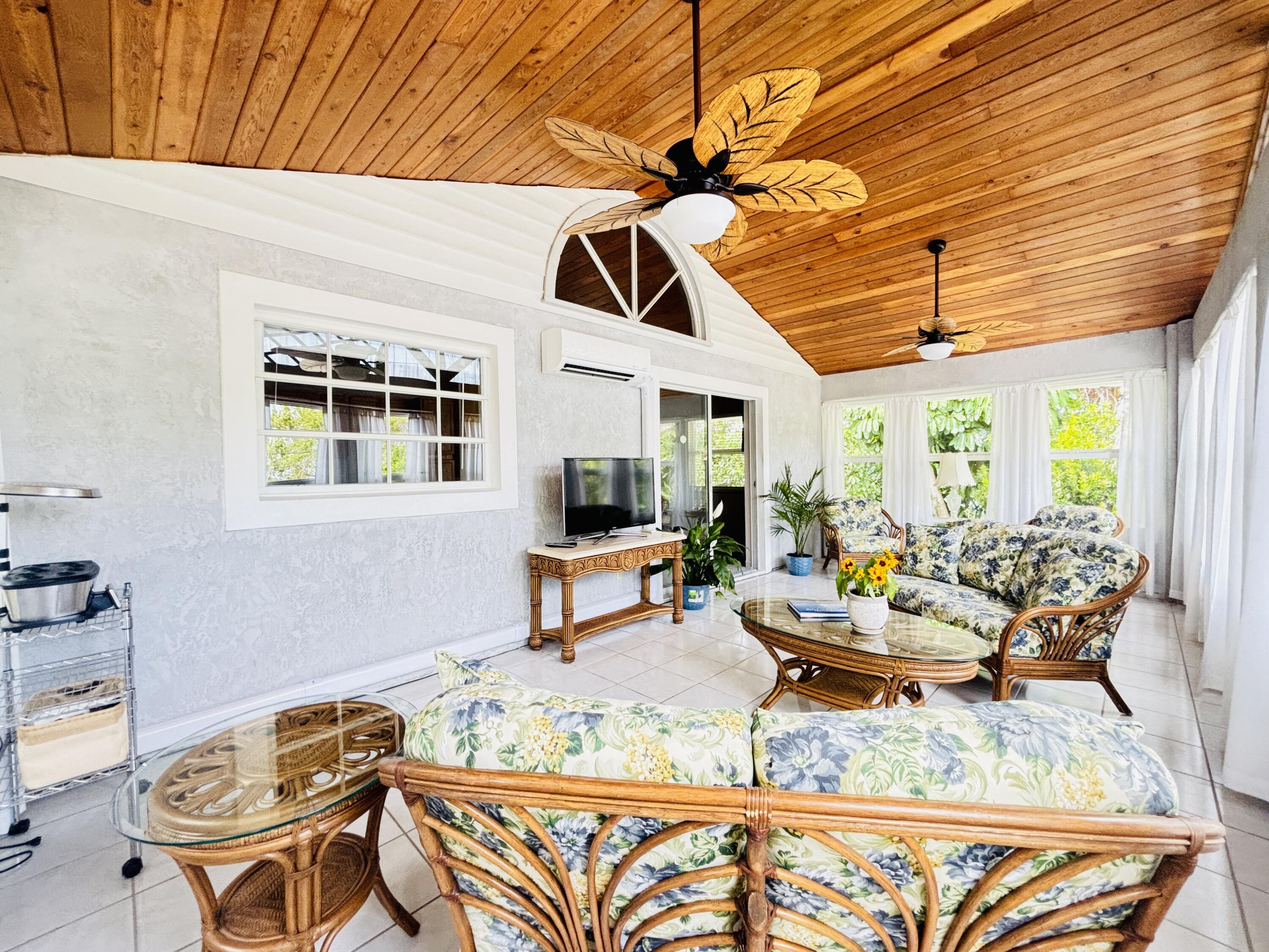 1033 Valencia Road Property Photo 17