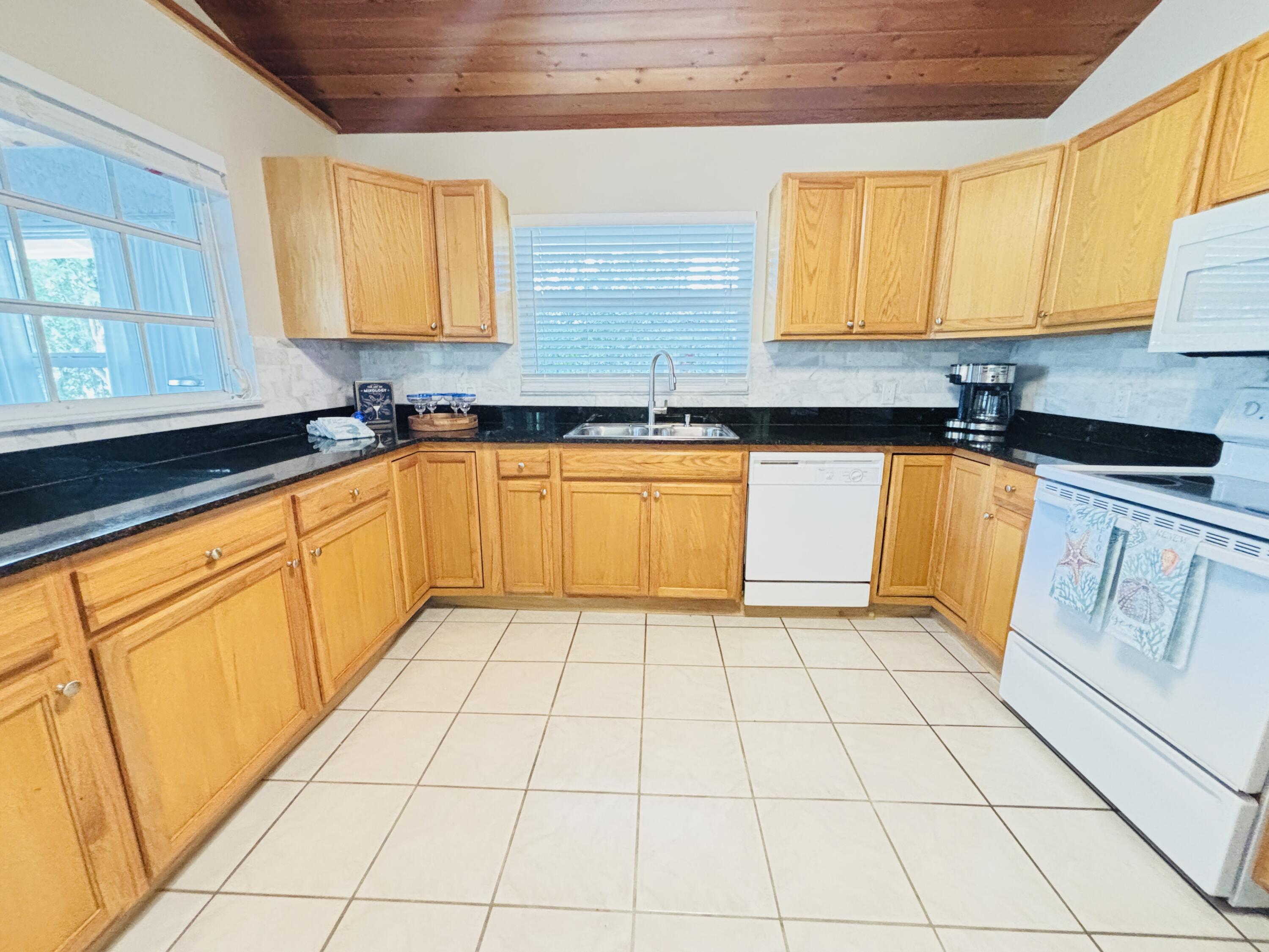 1033 Valencia Road Property Photo 24