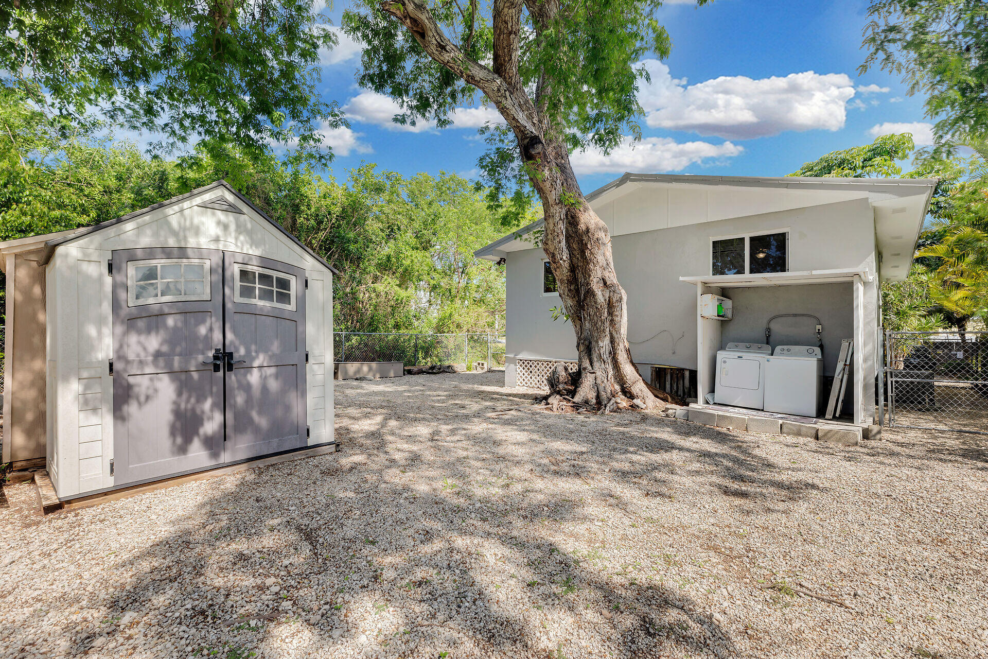 516 Plante Street Property Photo 25