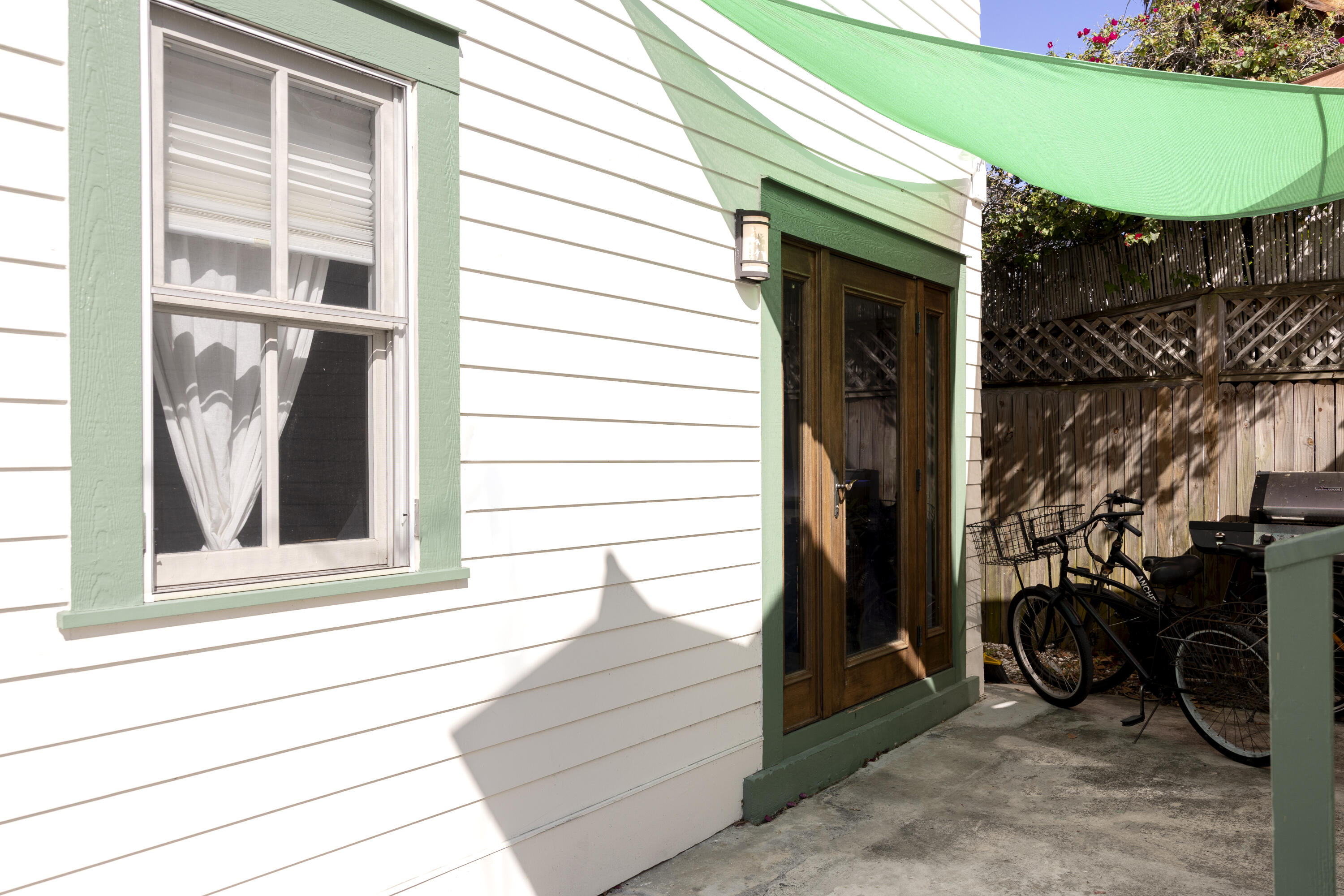 800 Elizabeth Street Property Photo 4
