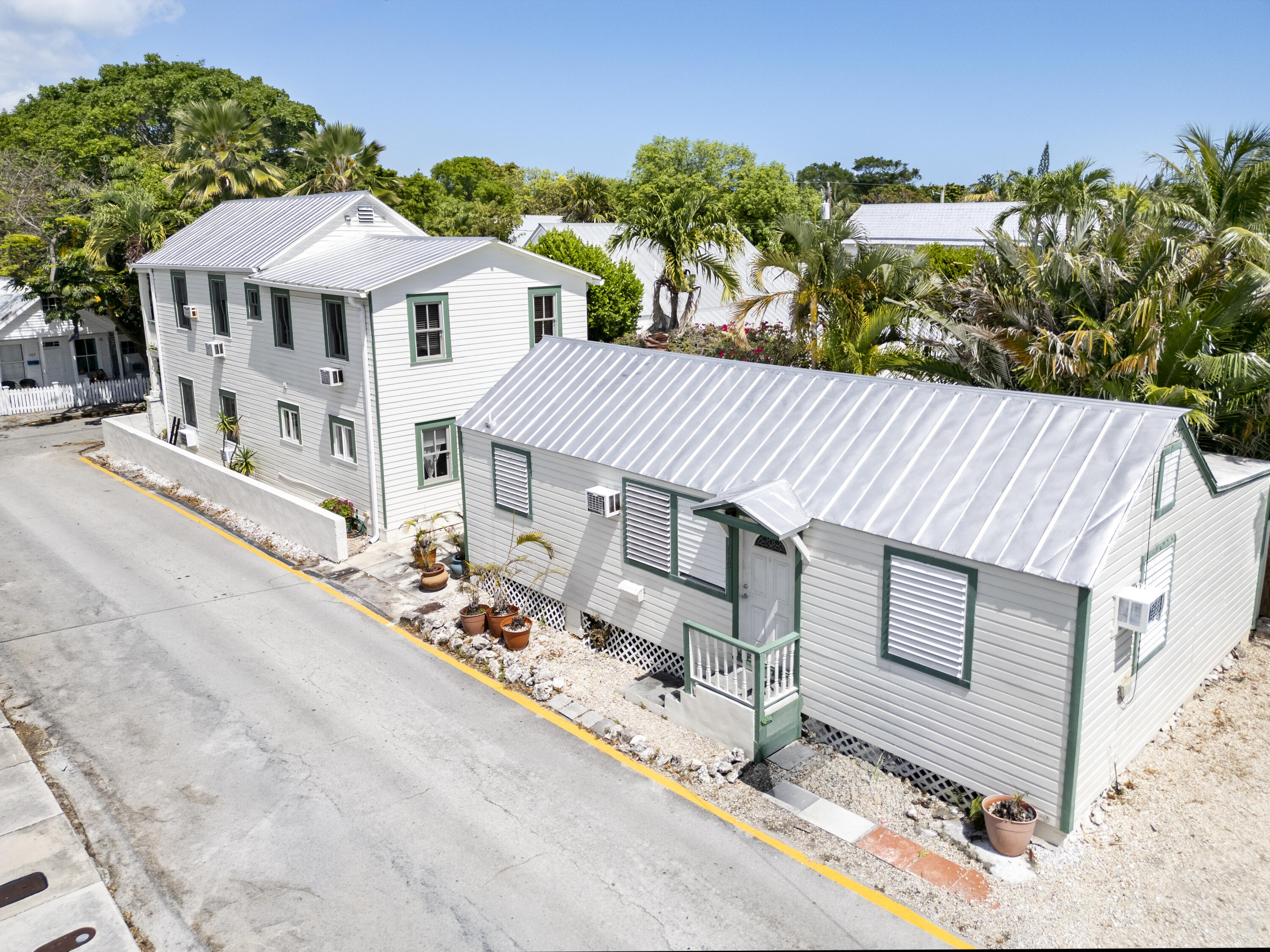 800 Elizabeth Street Property Photo 24