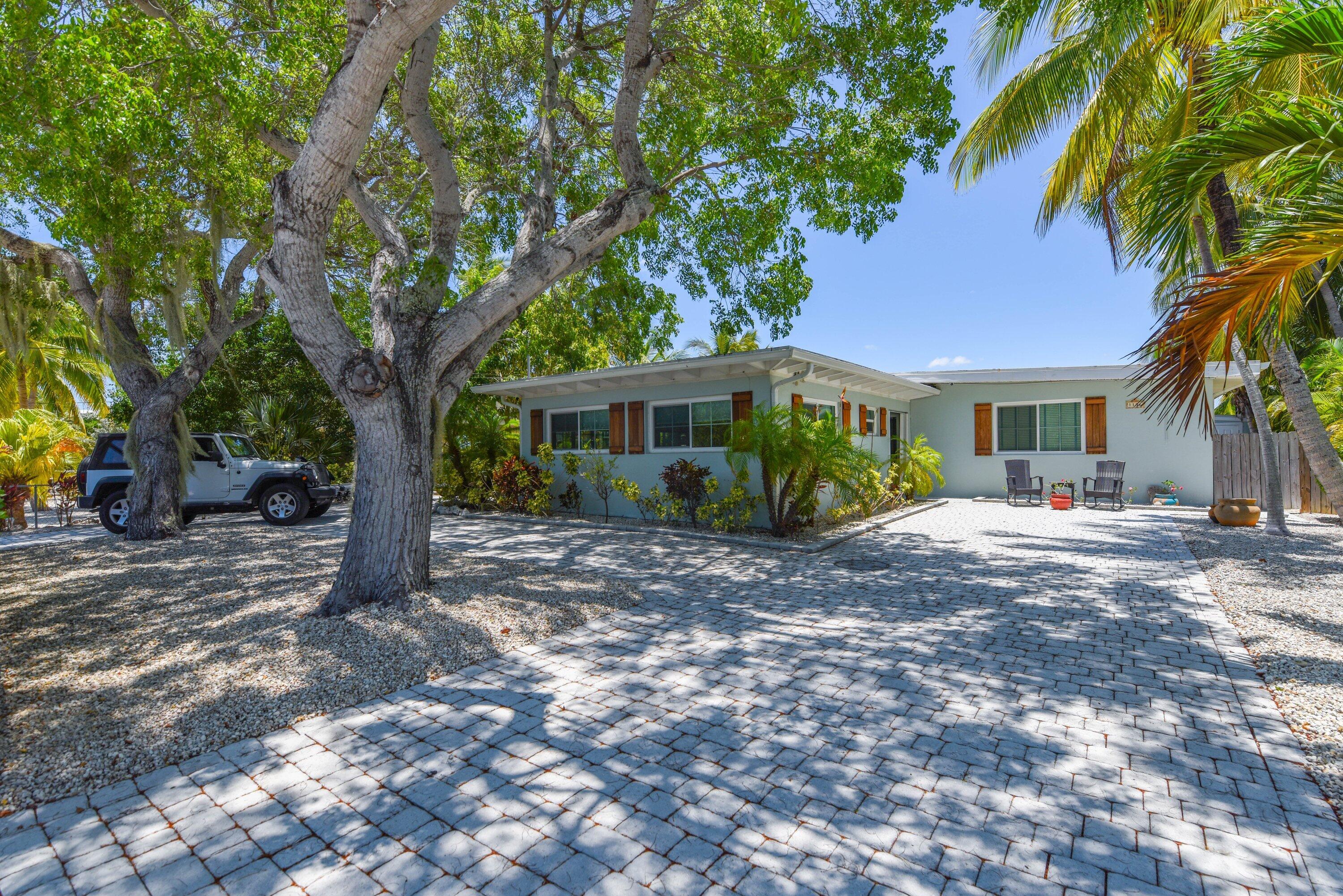 1136 W Shore Drive Property Photo 1