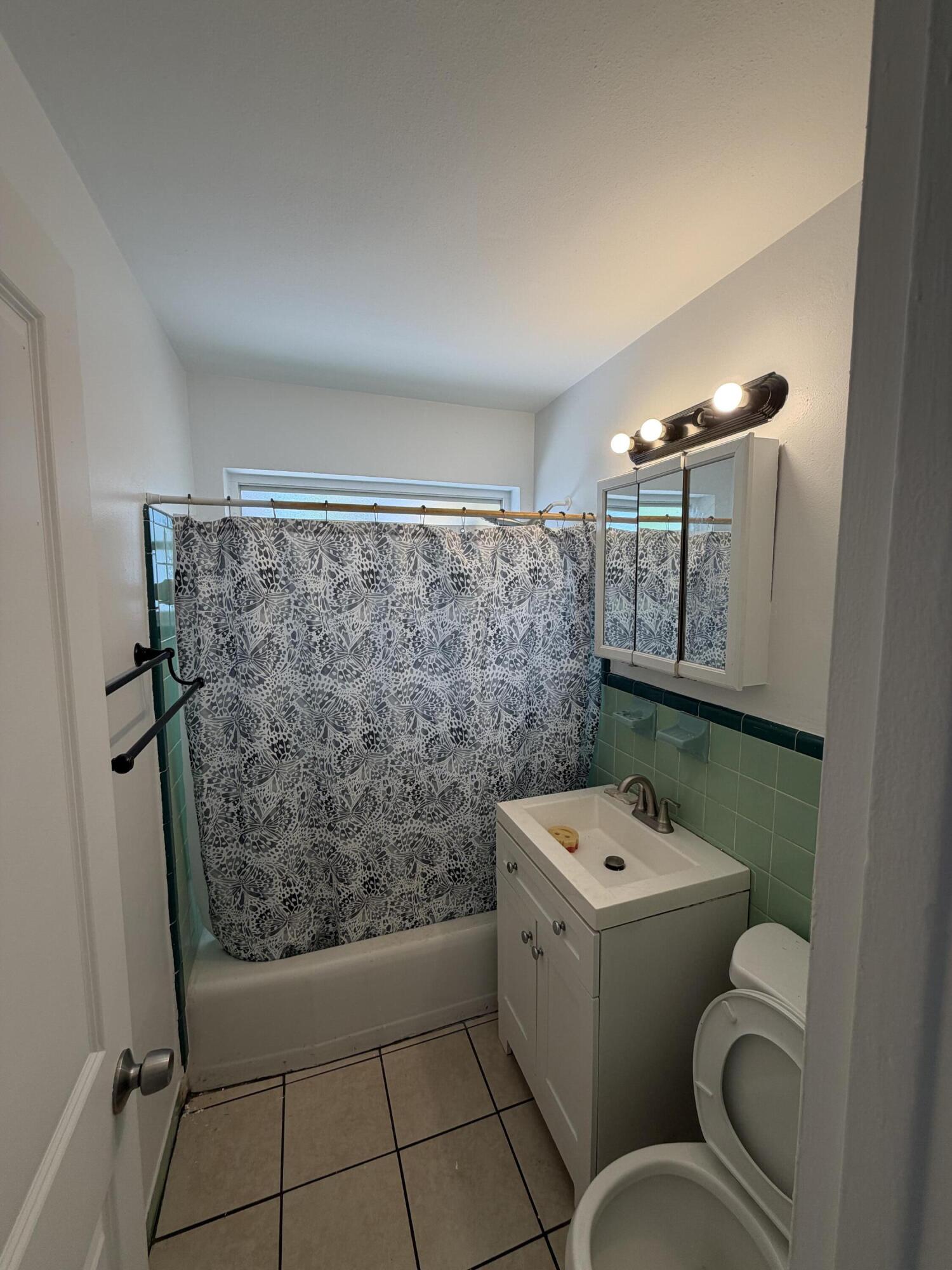 1614 Dennis Street B Property Photo 6