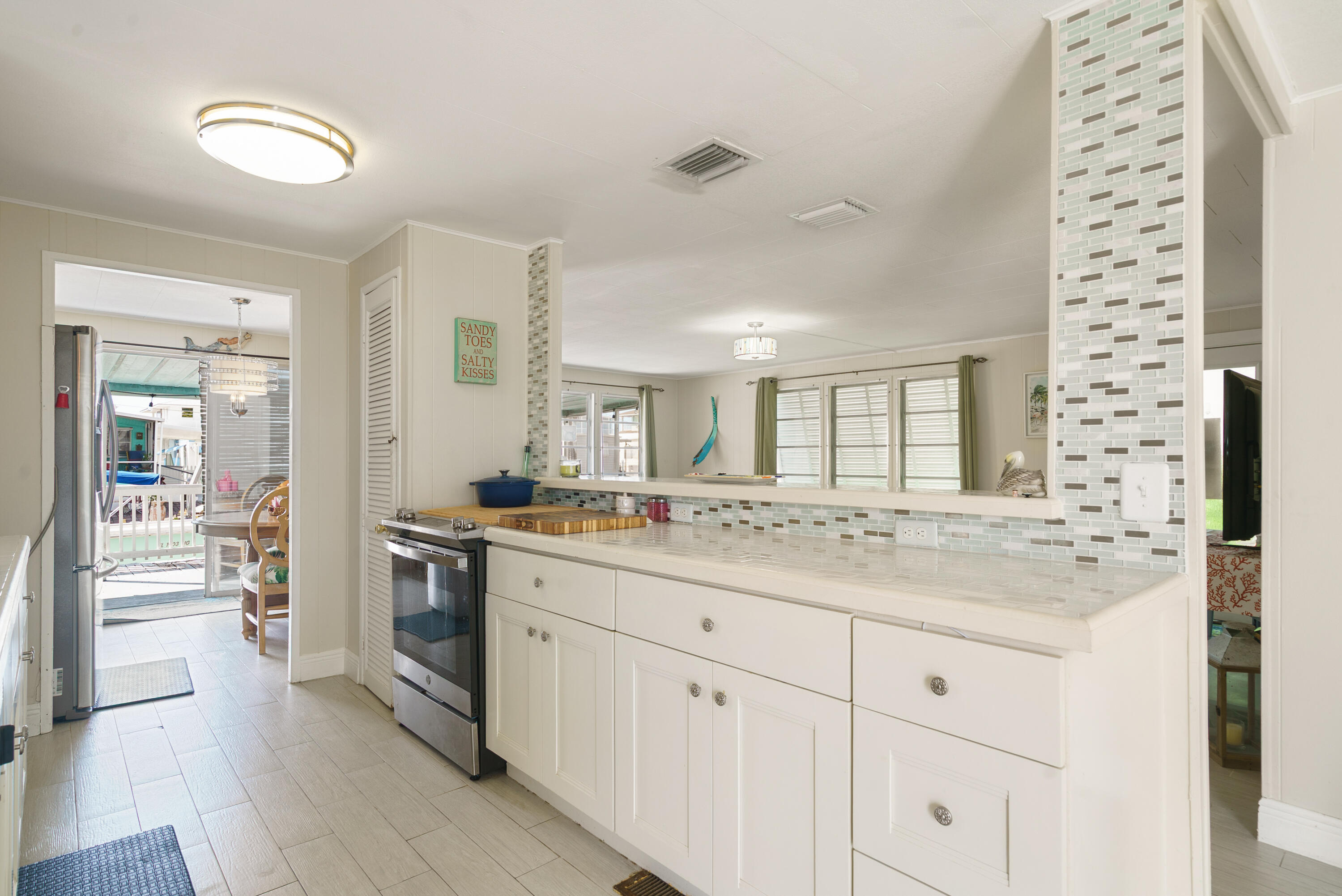 205 Humpty Dumpty Drive Property Photo 8