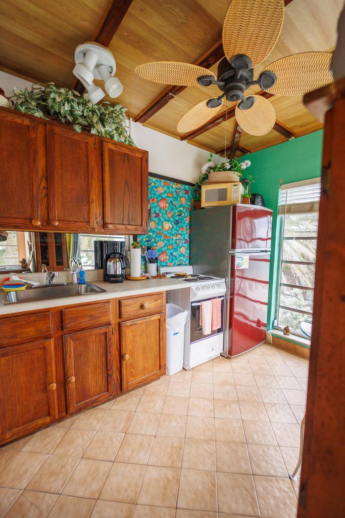 1430 Vernon Avenue Property Photo 6