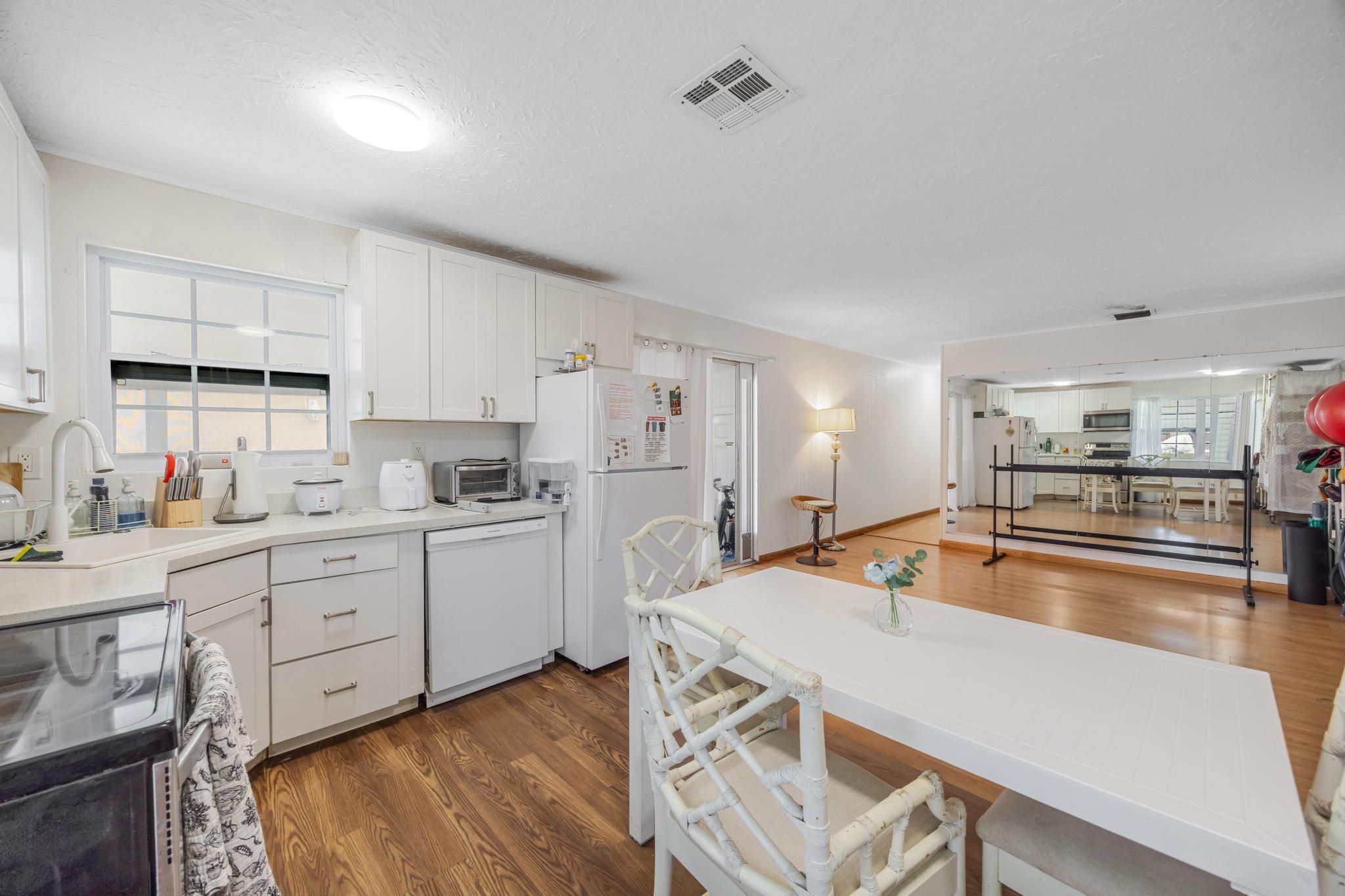 28e 12th Avenue Property Photo 6