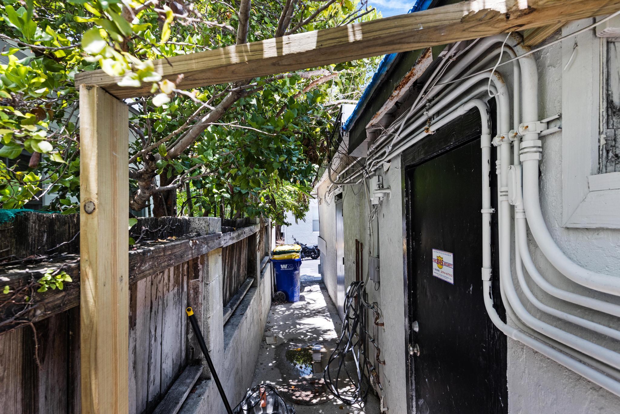 1202 Simonton Street Property Photo 46