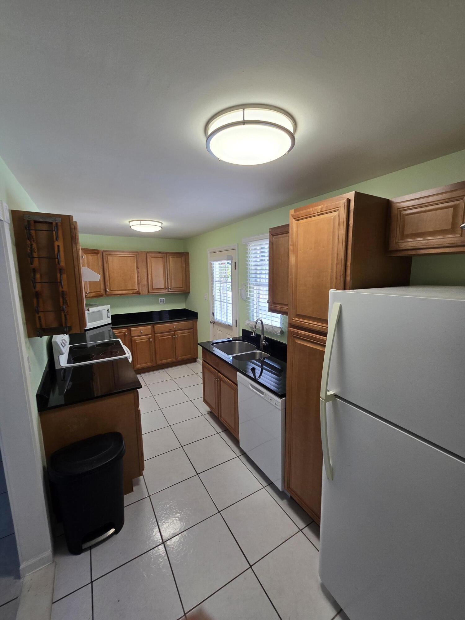 331 Ave F Property Photo 9