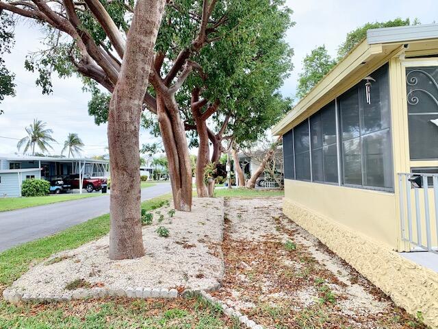 901 S Emerald Drive Property Photo 4
