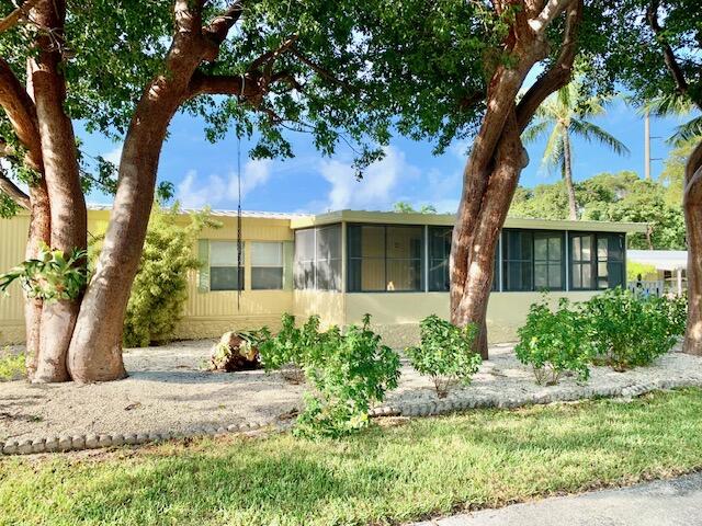 901 S Emerald Drive Property Photo 5