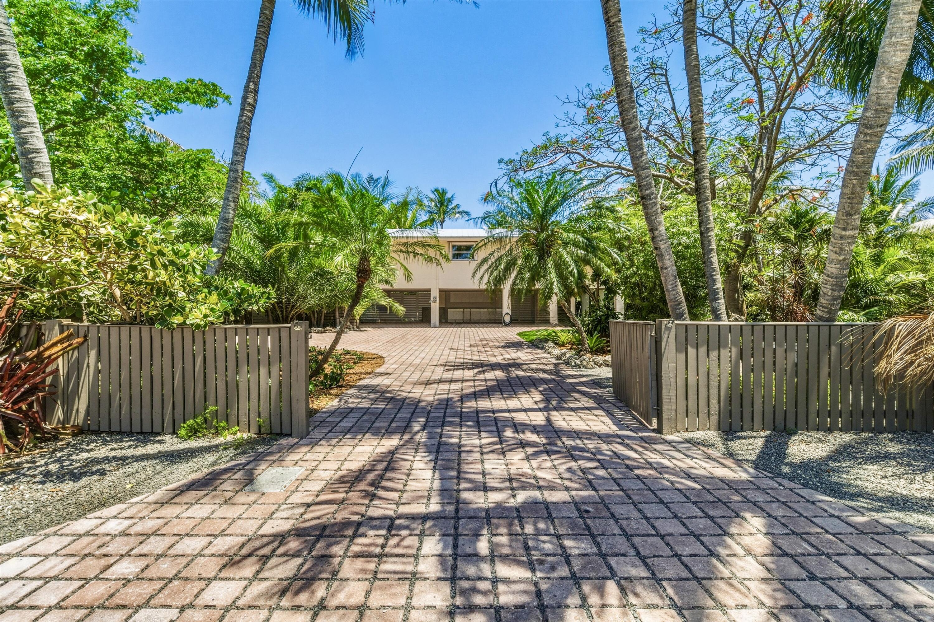123 Venetian Way Property Photo 2