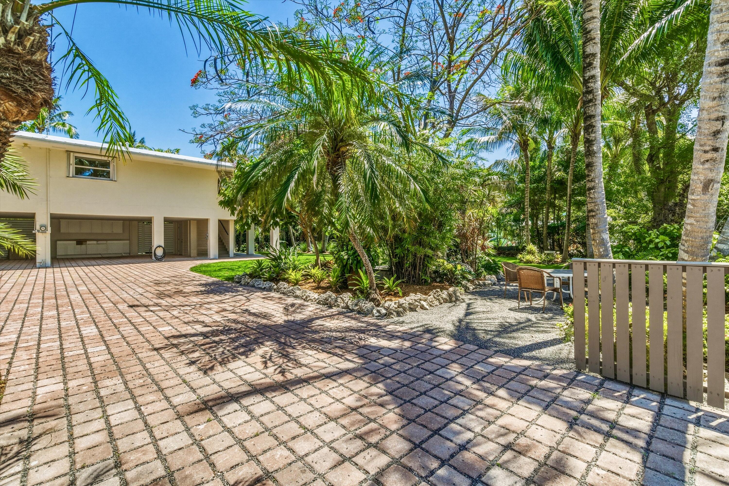 123 Venetian Way Property Photo 3