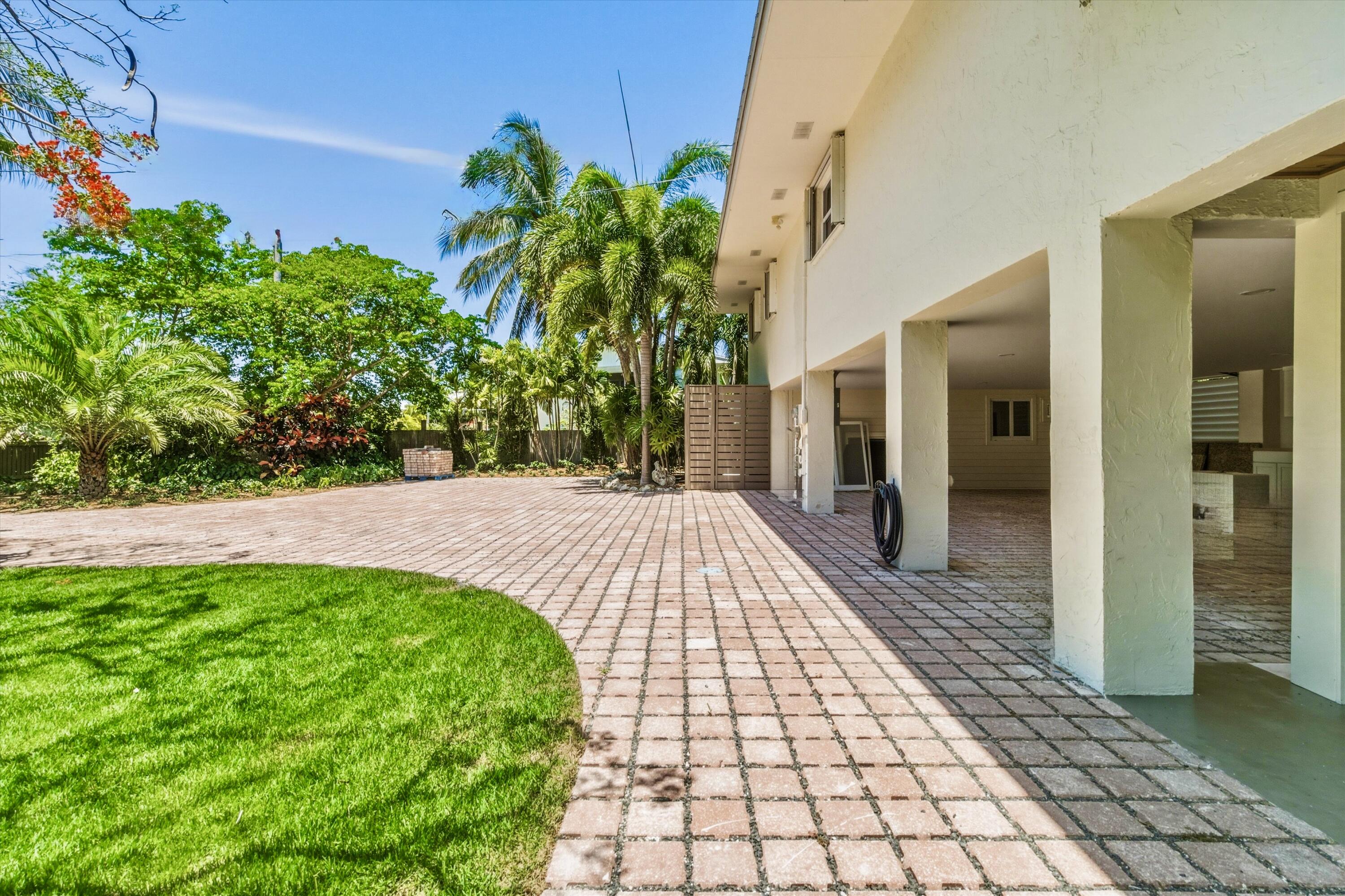 123 Venetian Way Property Photo 6