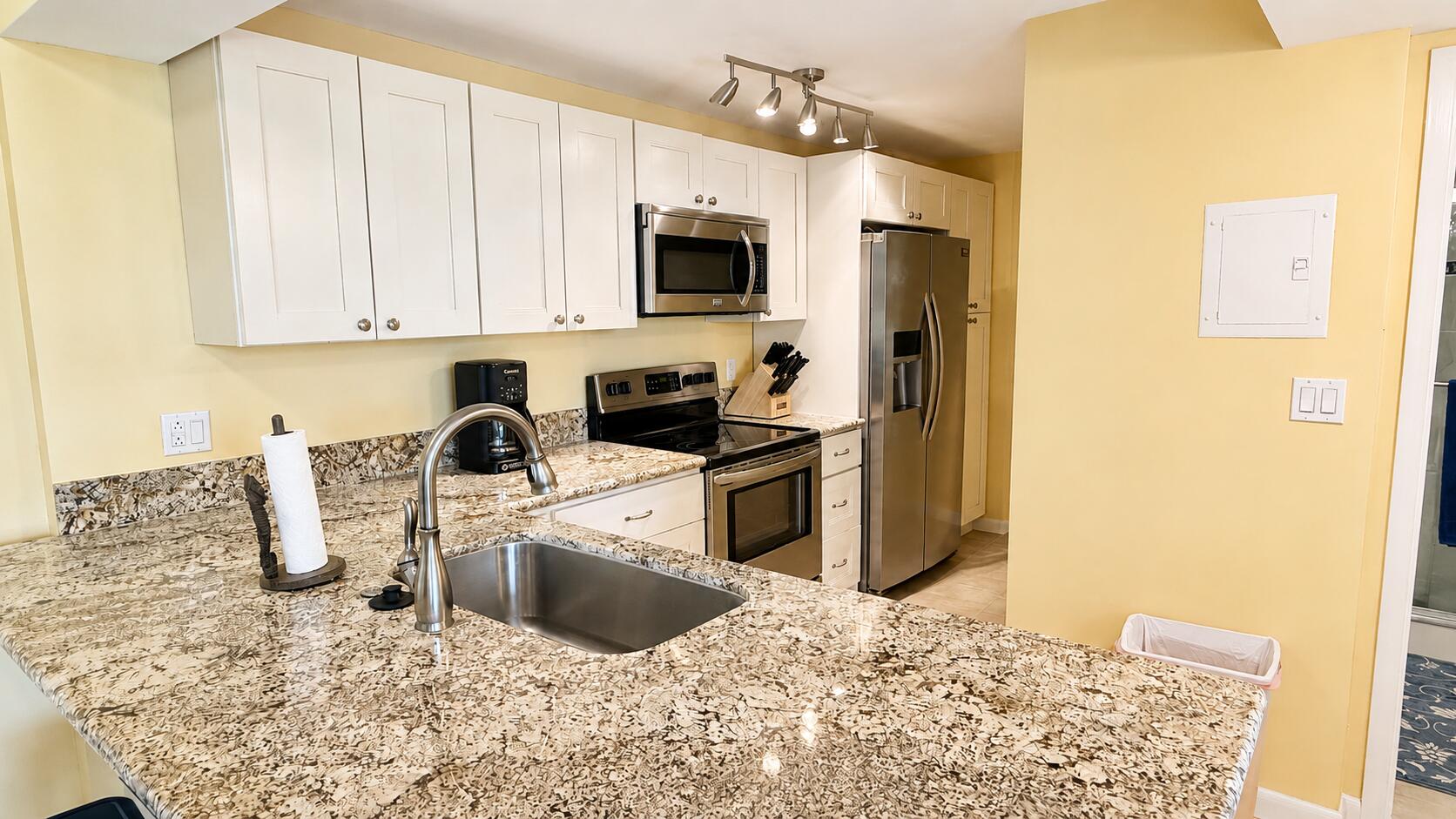 88500 Overseas Highway Apt 424 Property Photo 6