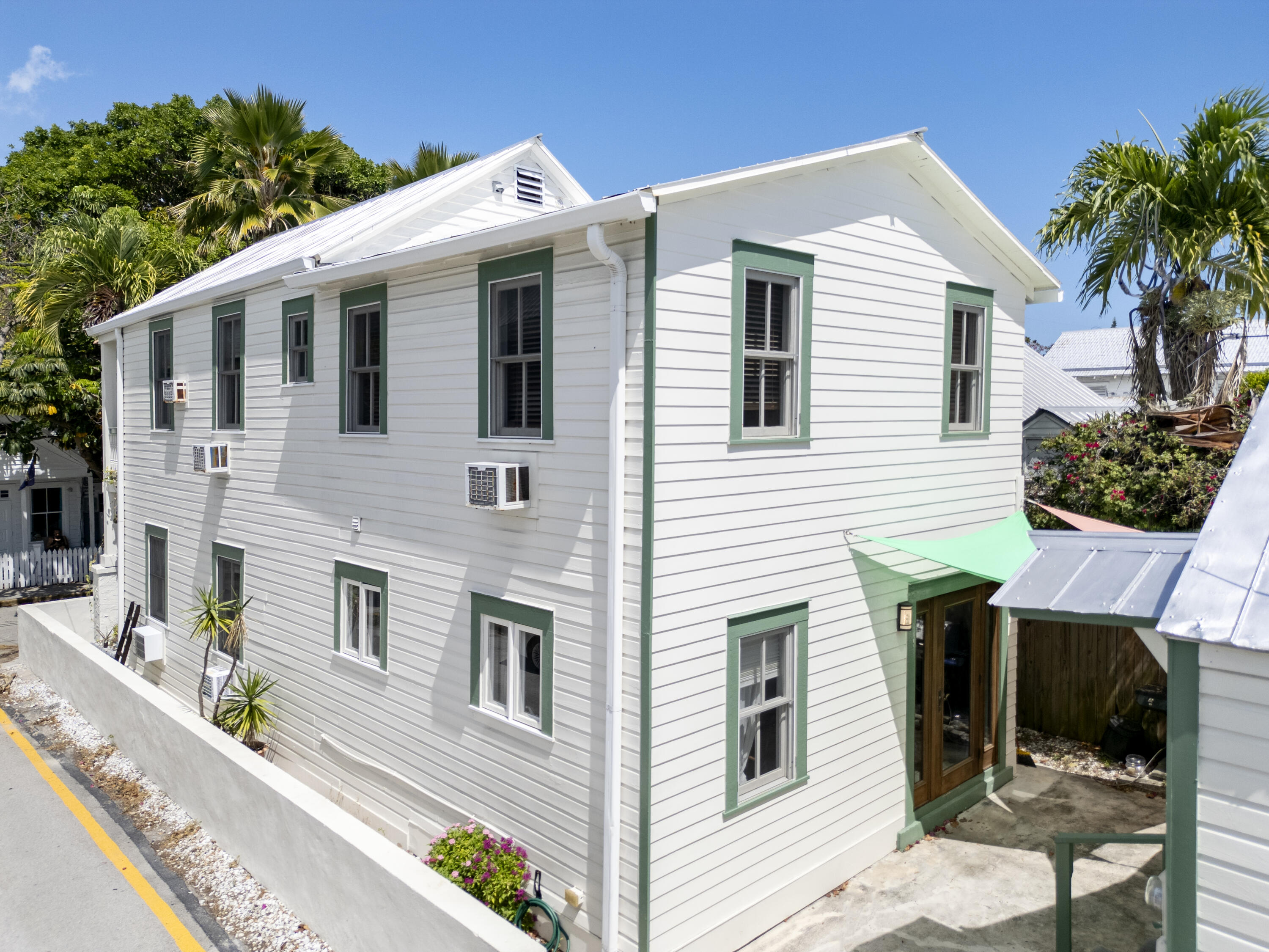 800 Elizabeth Street Property Photo 38