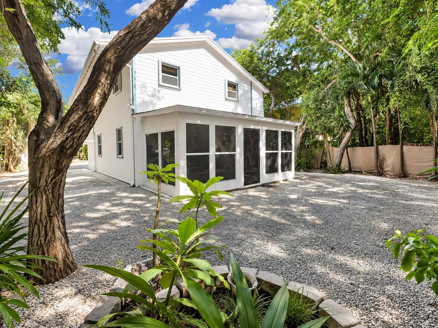 323 Bay View Avenue Property Photo 3