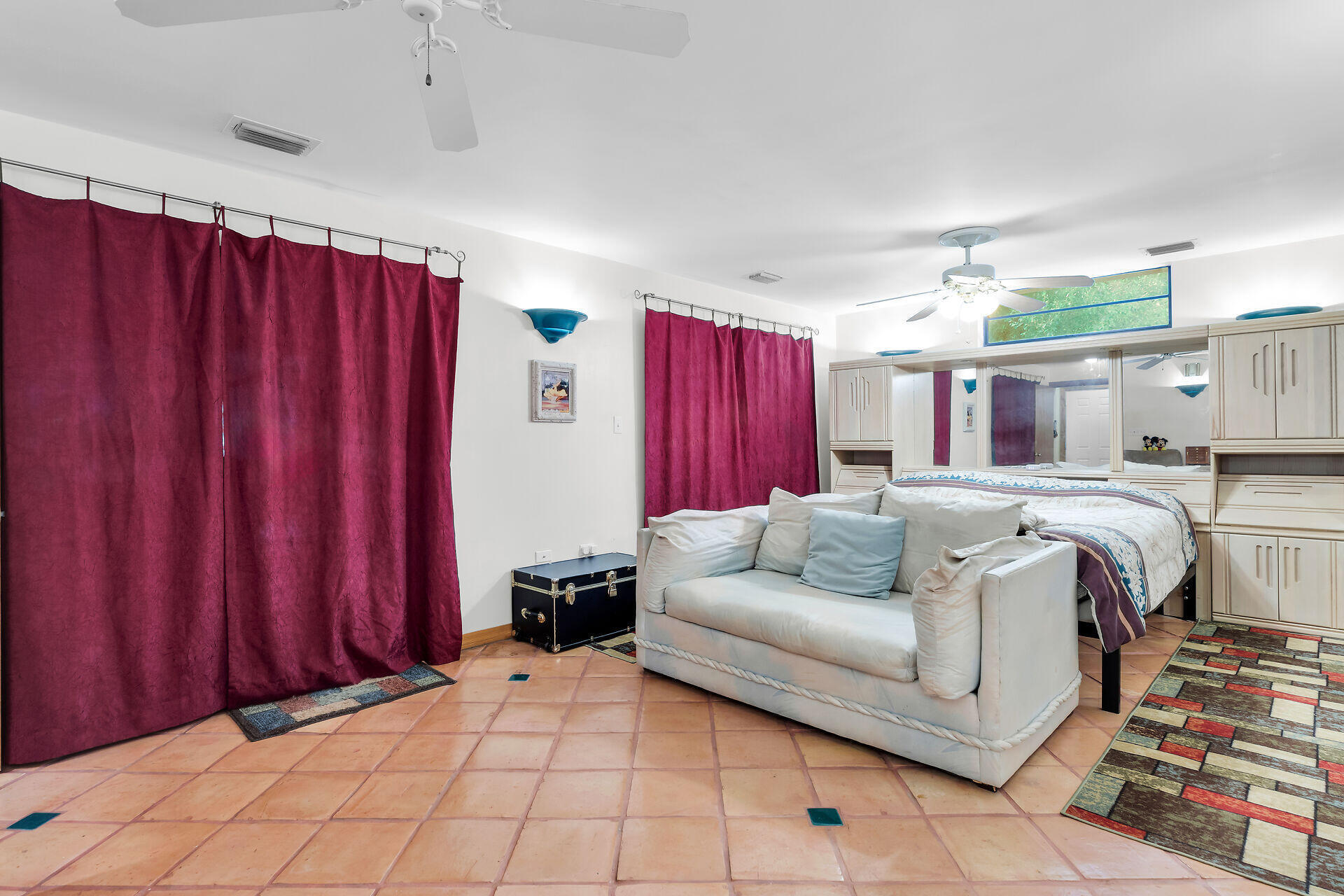 323 Bay View Avenue Property Photo 4