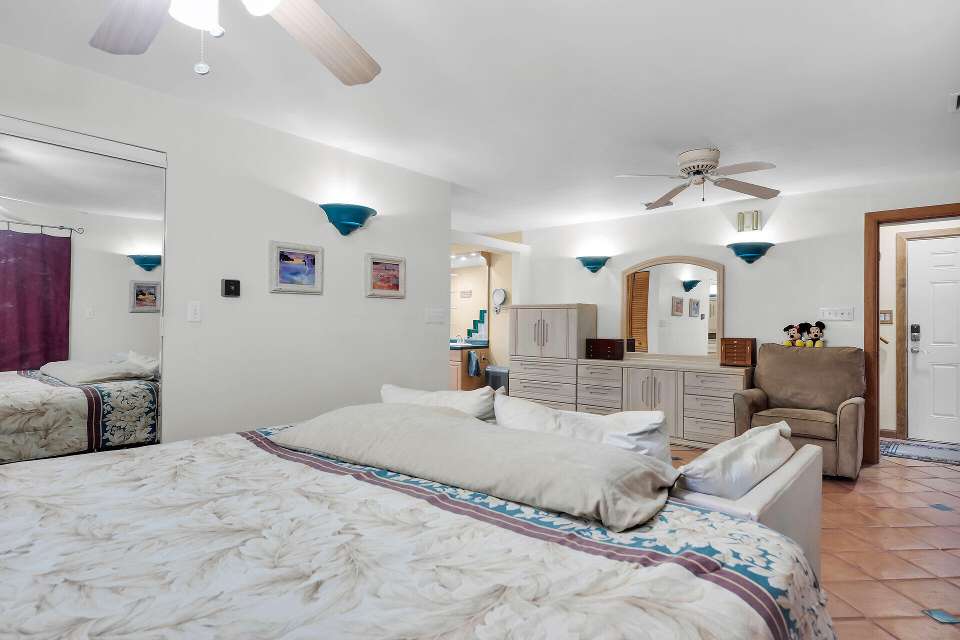 323 Bay View Avenue Property Photo 5