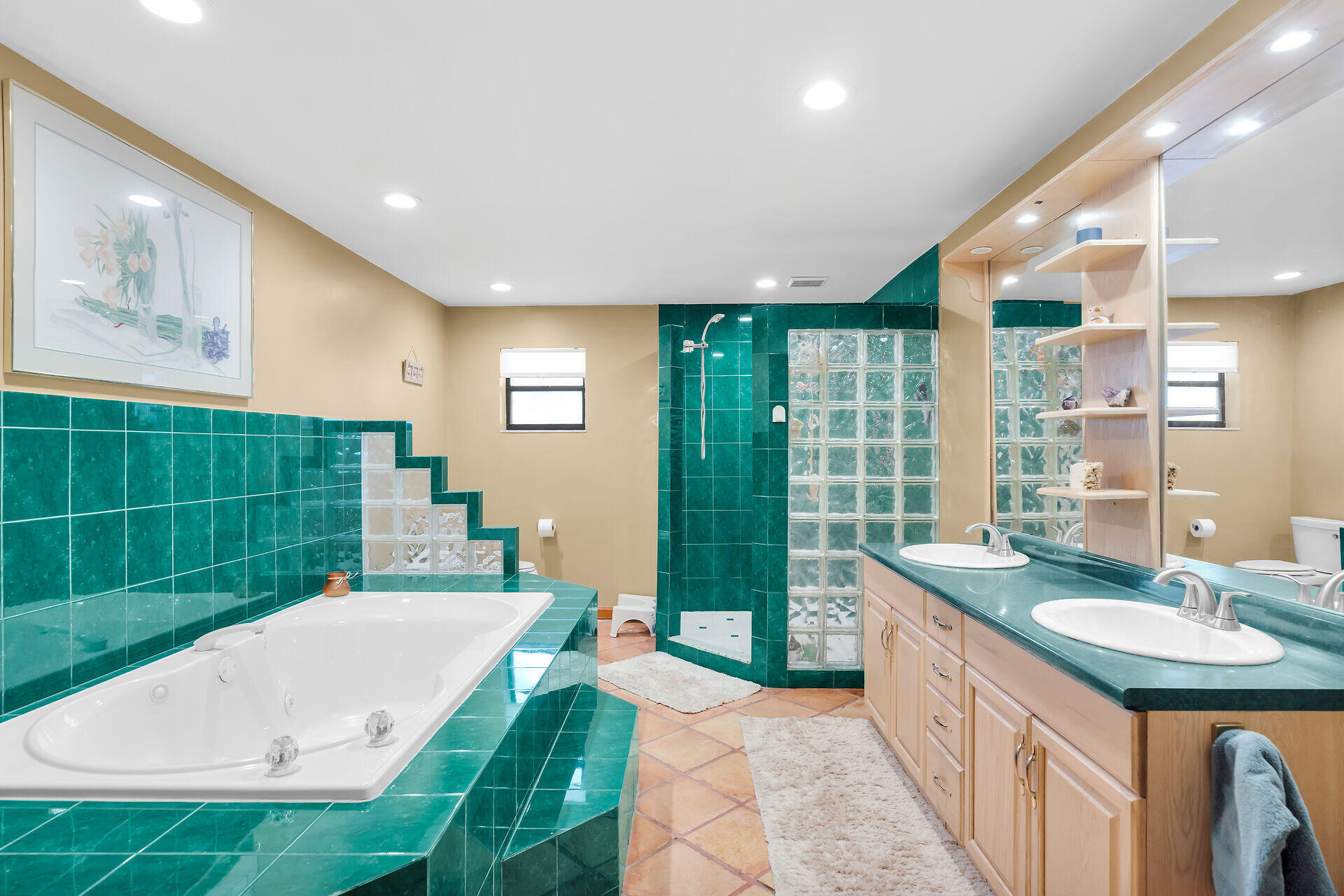 323 Bay View Avenue Property Photo 7