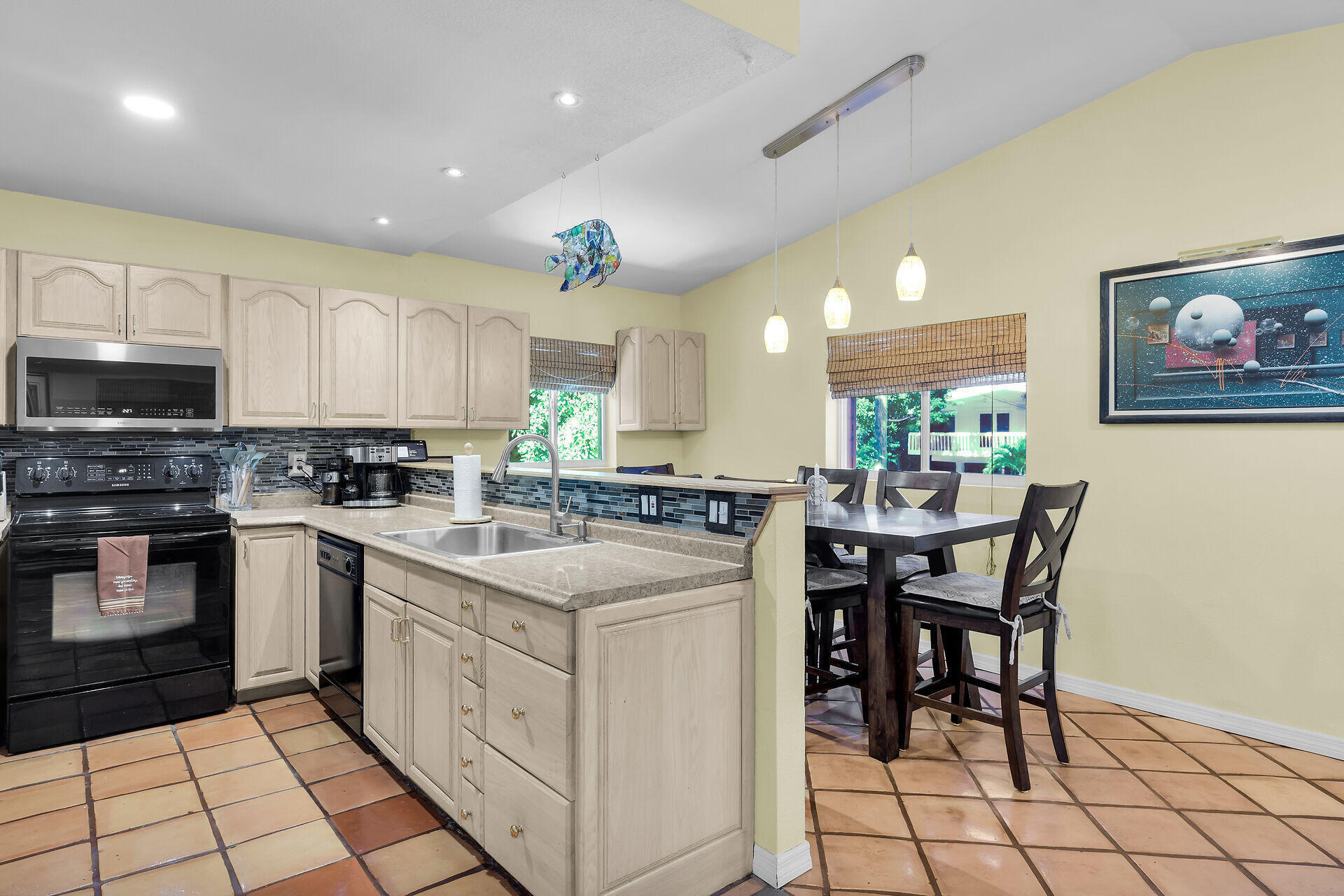 323 Bay View Avenue Property Photo 16